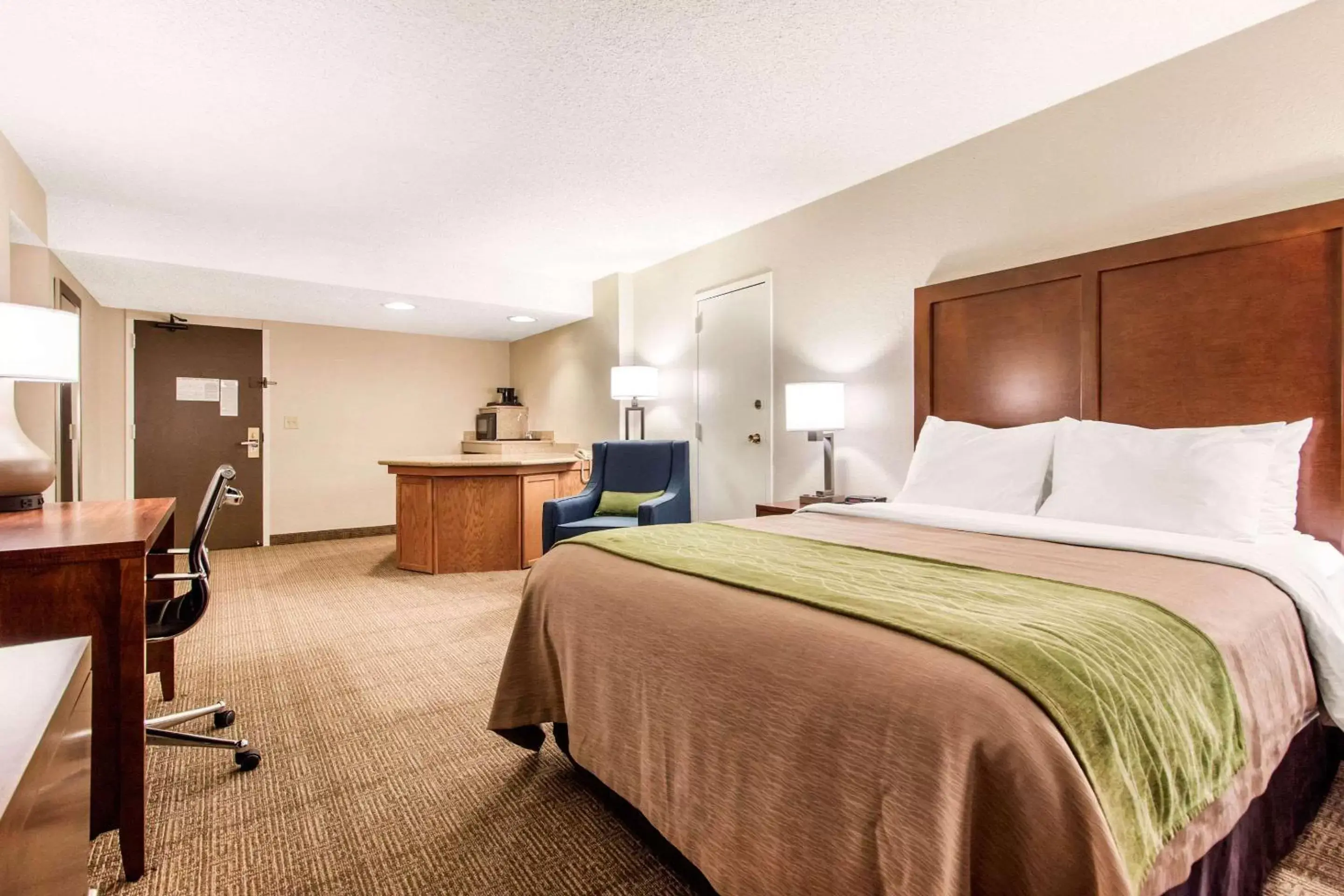 Photo of the whole room, Bed in Comfort Inn & Suites Omaha