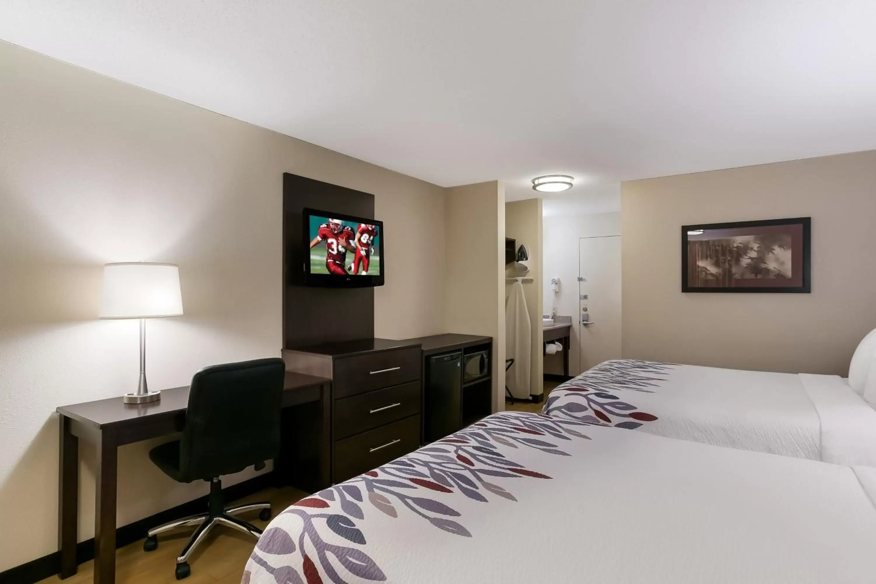 Photo of the whole room, TV/Entertainment Center in Red Roof Inn Hershey