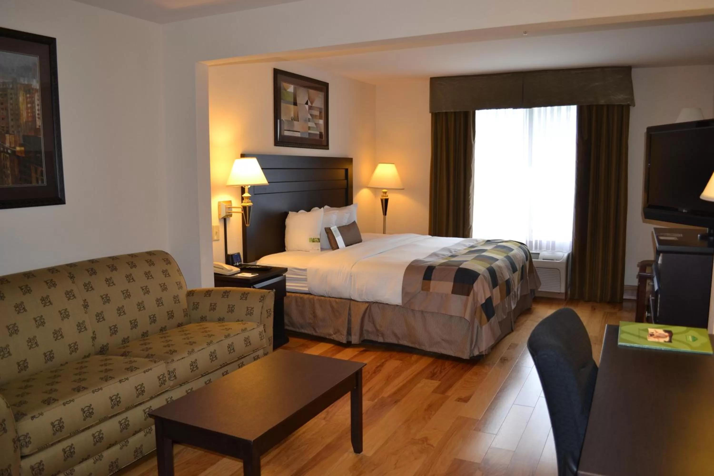 Bed in Wingate by Wyndham LaGrange