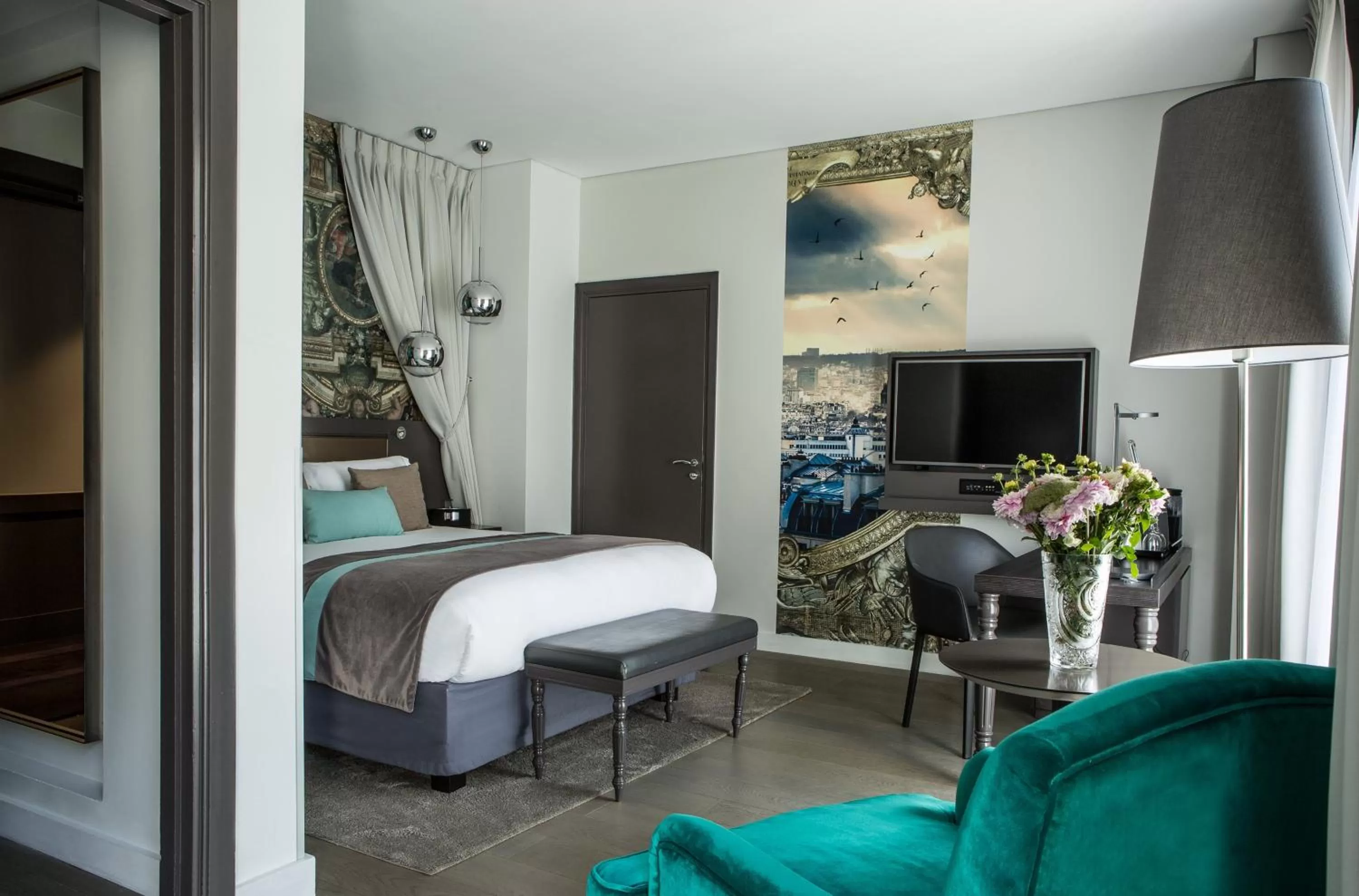 Photo of the whole room, Bed in Hotel Indigo Paris - Opera by IHG