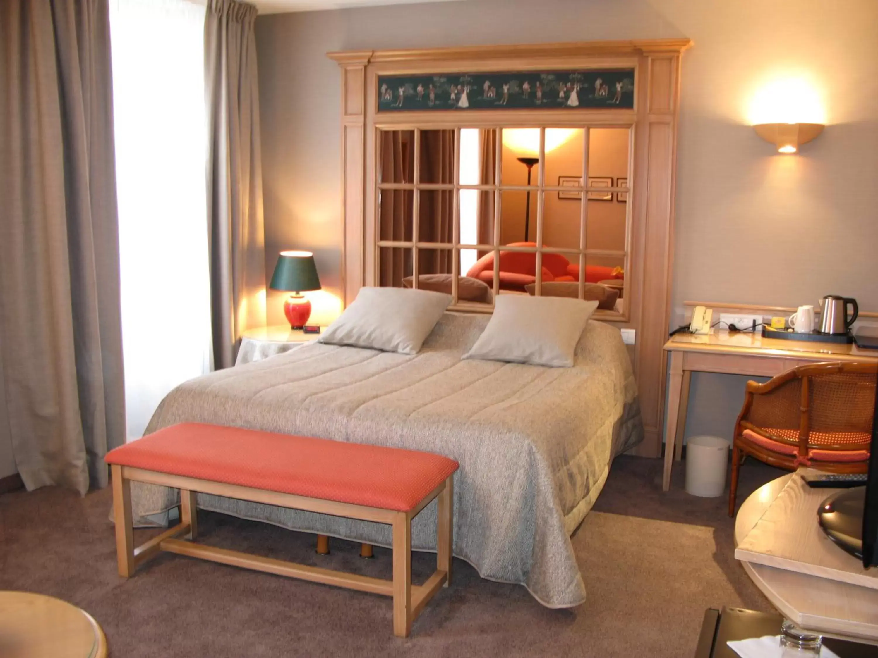 Photo of the whole room, Bed in Hôtel EUROPE