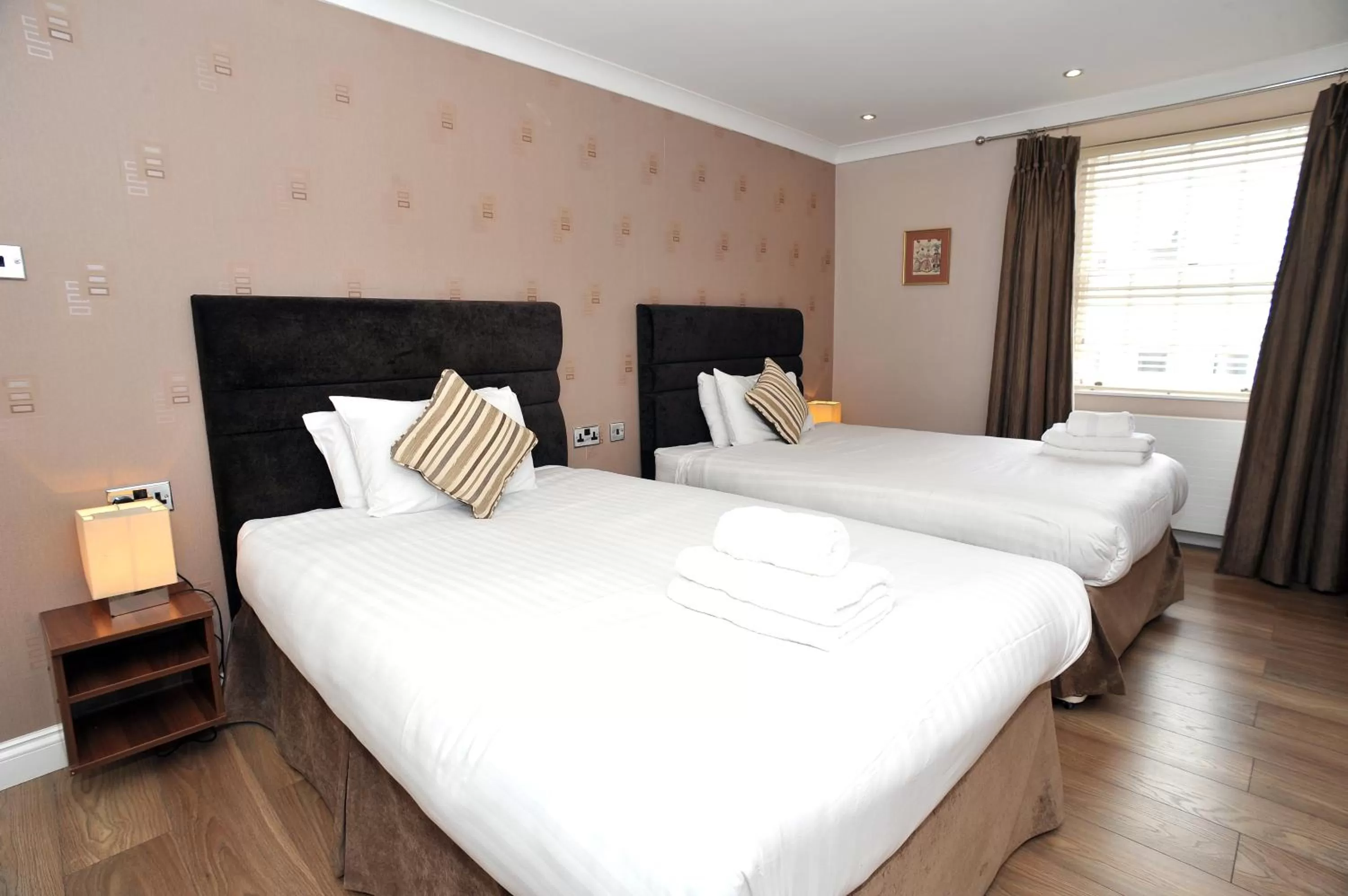 Photo of the whole room, Bed in The Kings Arms Hotel