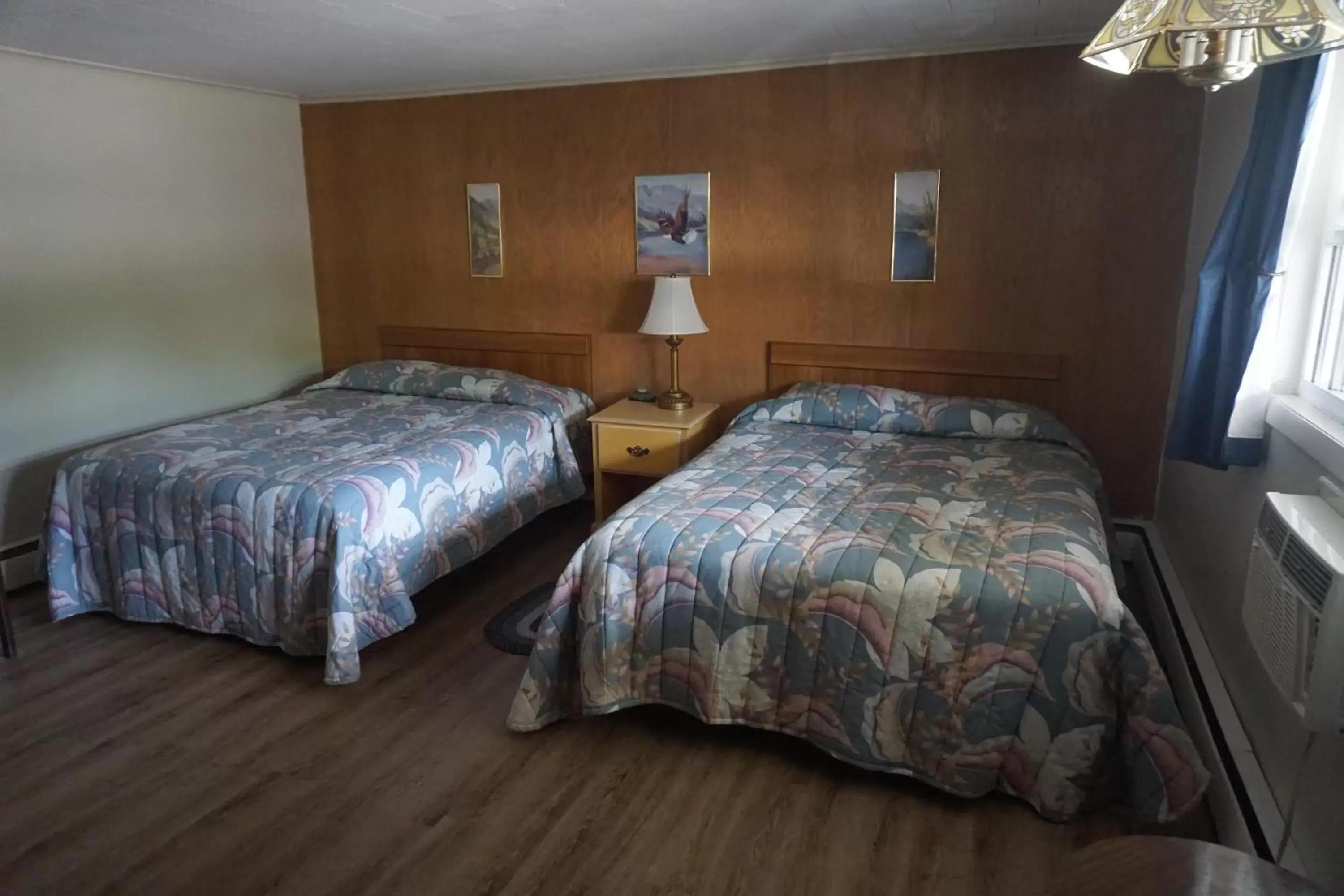 Bed in Northern Peaks Motor Inn