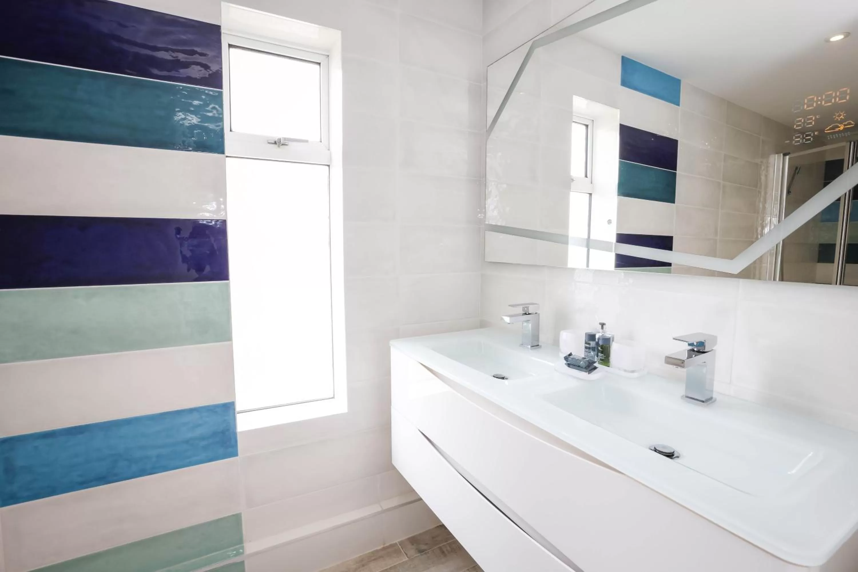 Bathroom in Cumberland Hotel - OCEANA COLLECTION