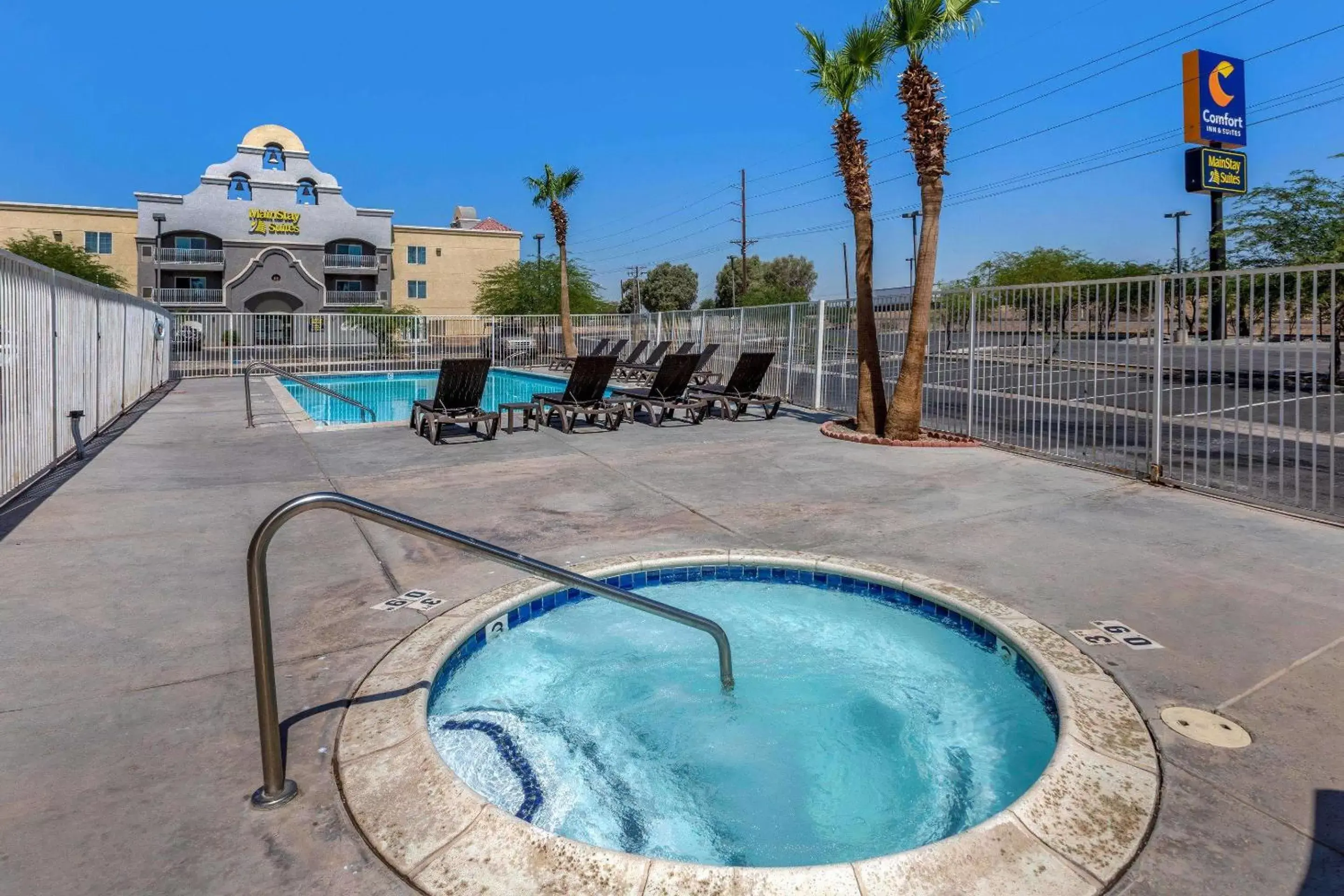 On site, Swimming Pool in MainStay Suites El Centro I-8