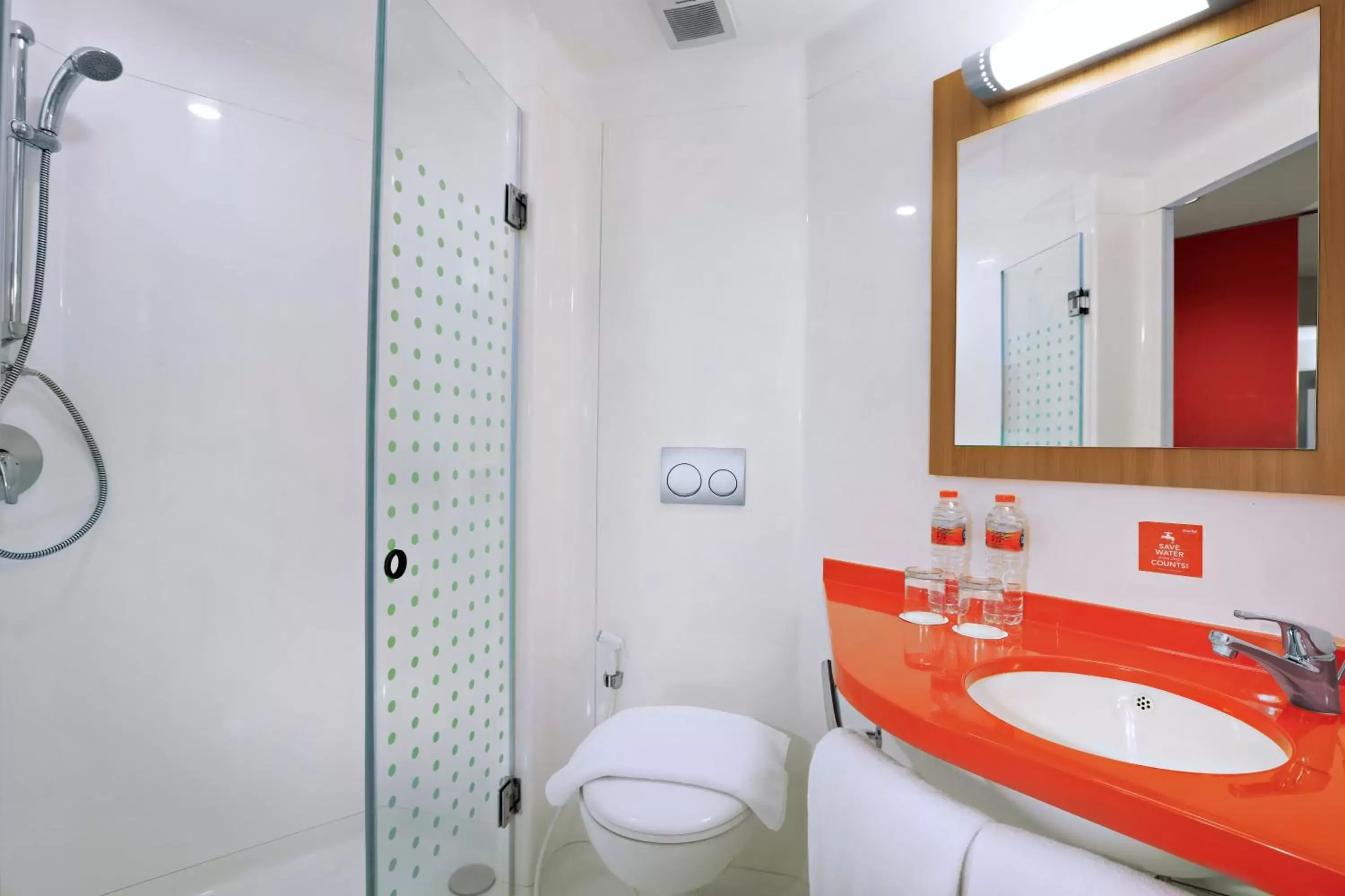 Shower, Bathroom in Starlet Hotel Jakarta Airport