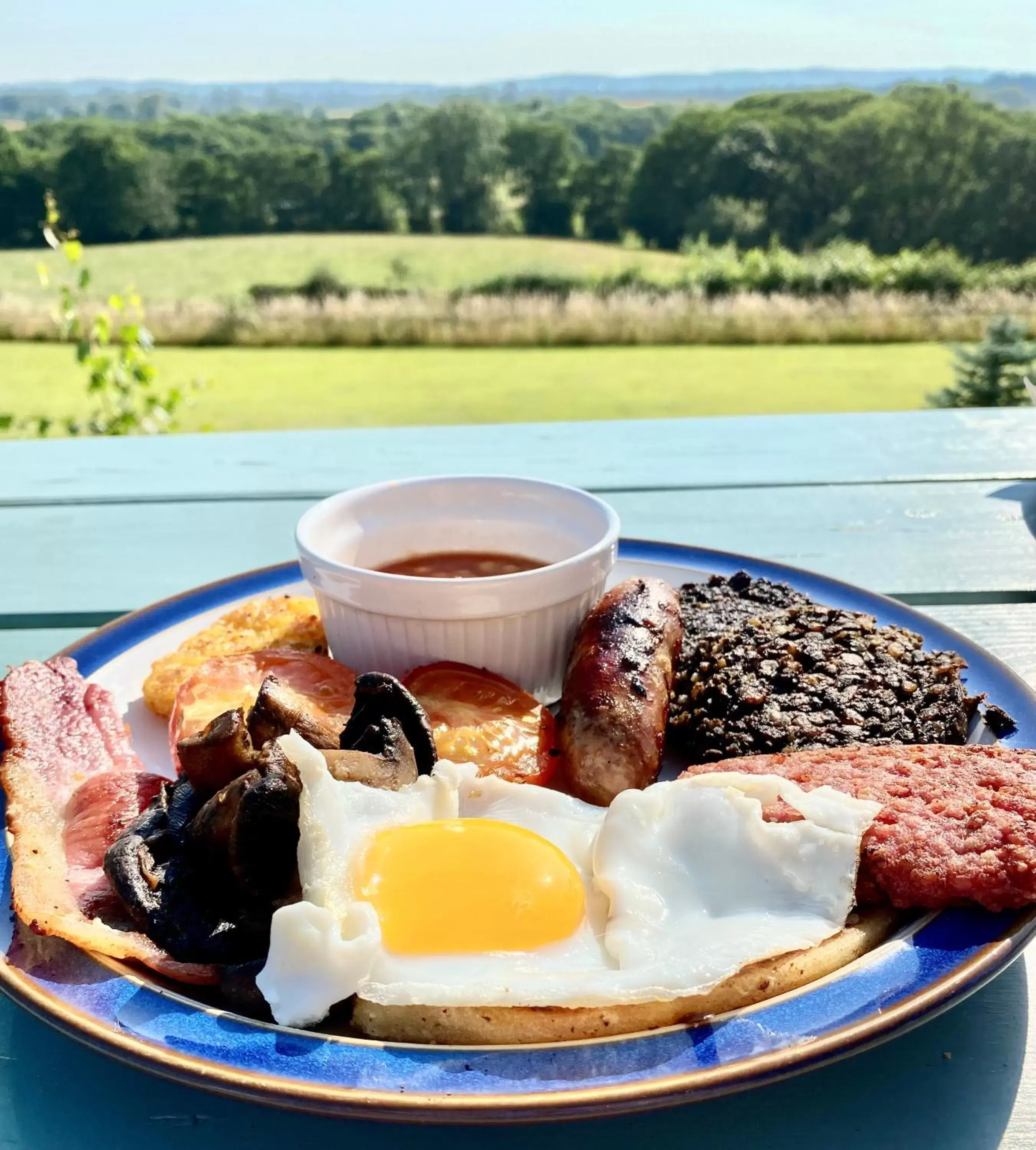 Breakfast in Jacquie's B&B -Dumfries-Room with a view - hot tub