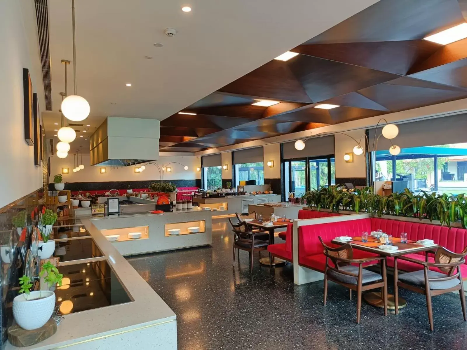 Restaurant/Places to Eat in Radisson Blu Resort & Spa Alibaug