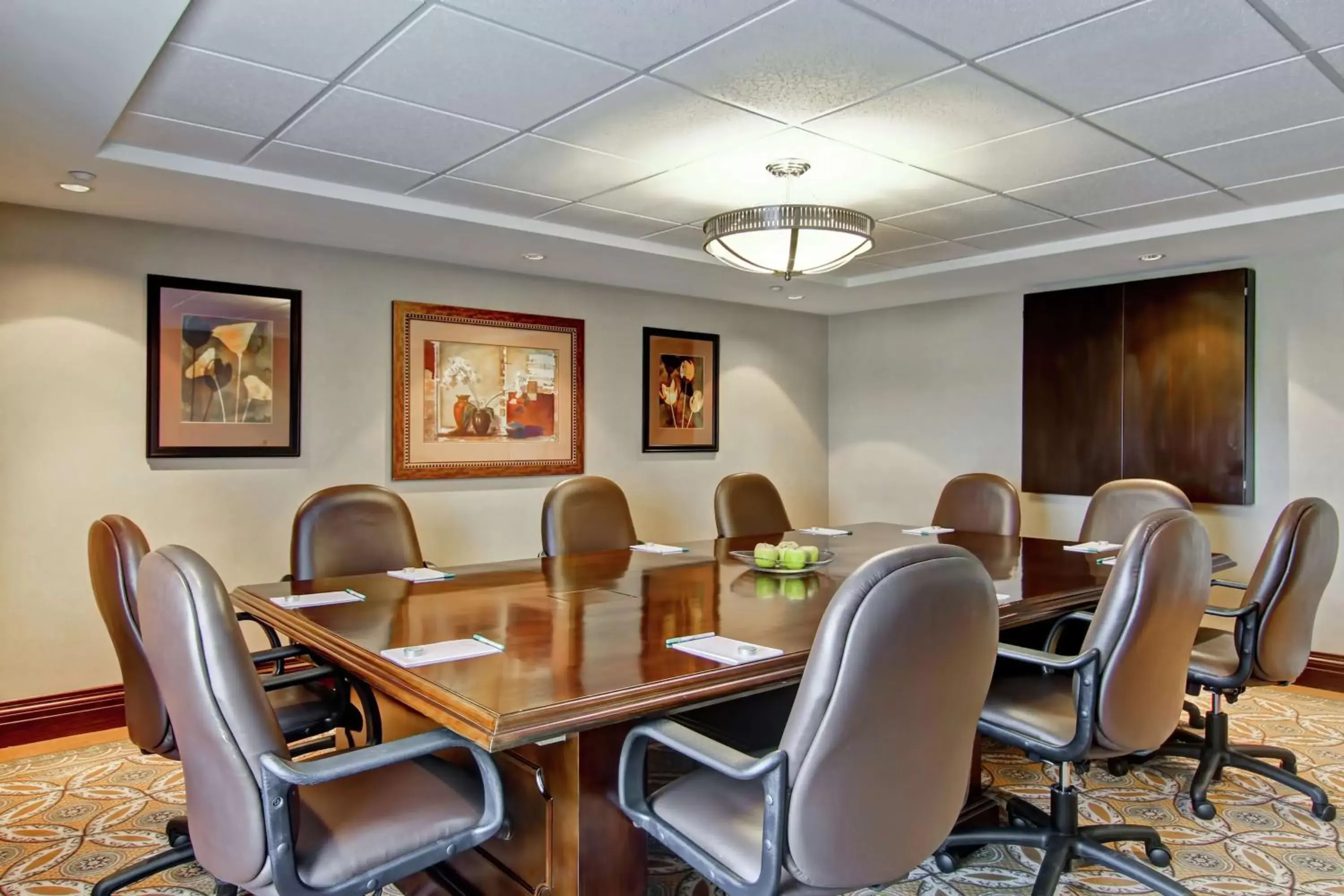 Meeting/conference room in Homewood Suites by Hilton Sudbury