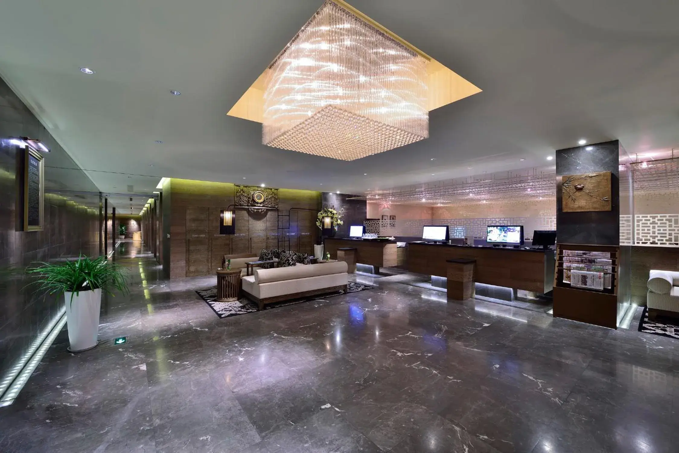 Spa and wellness centre/facilities, Lounge/Bar in Hotel Equatorial Shanghai