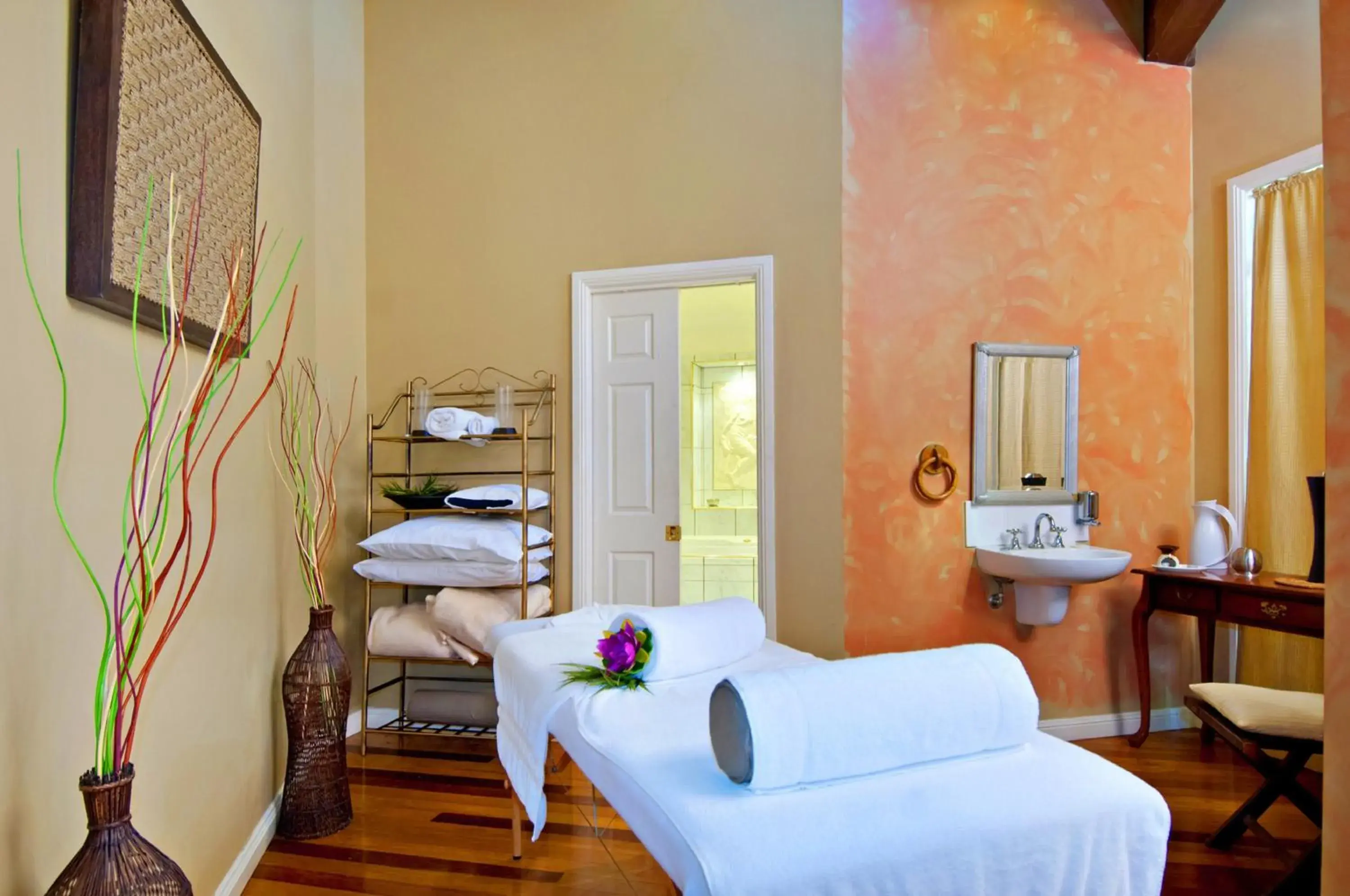 Massage in Escarpment Retreat & Day Spa for Couples