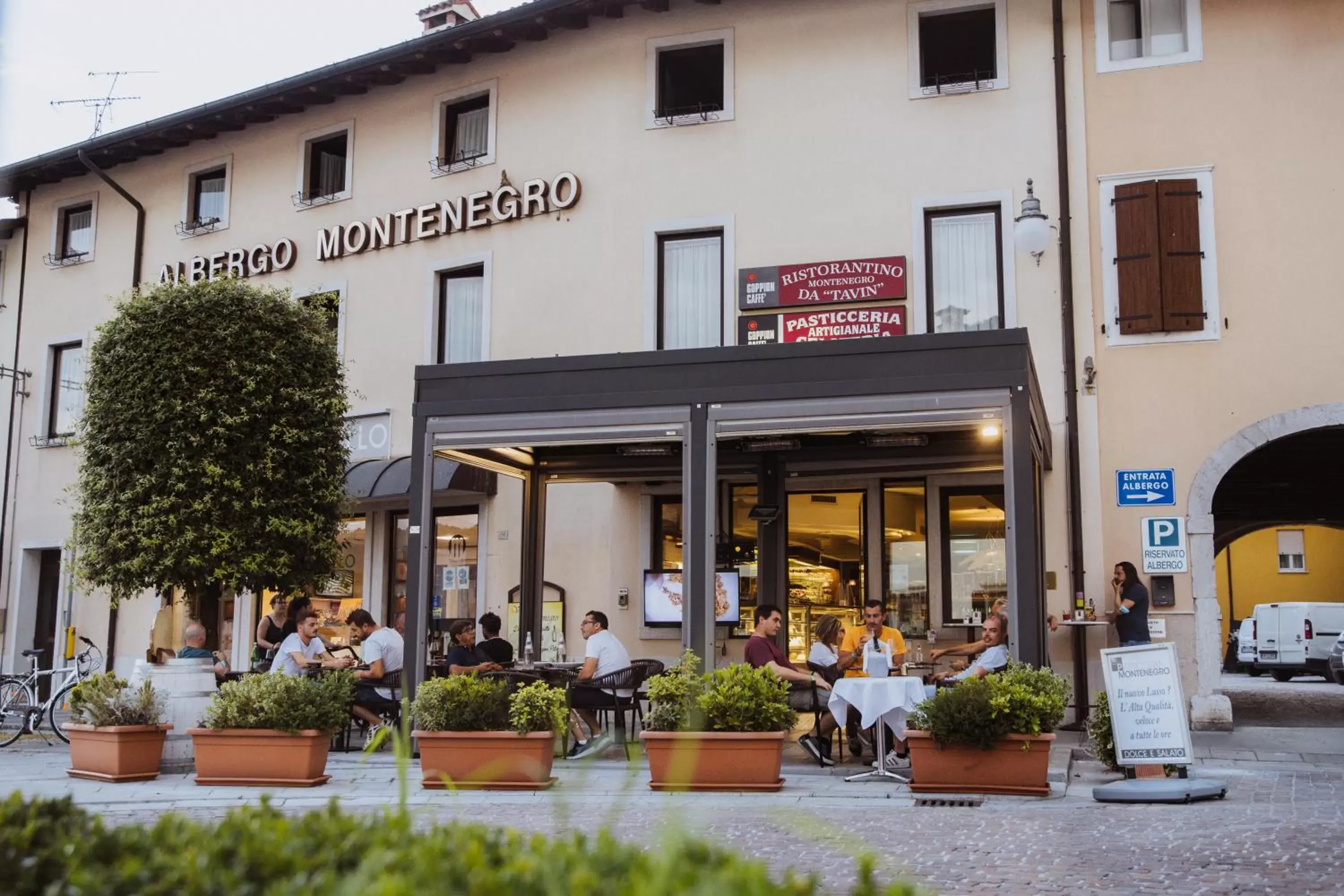 Facade/entrance in Albergo Montenegro