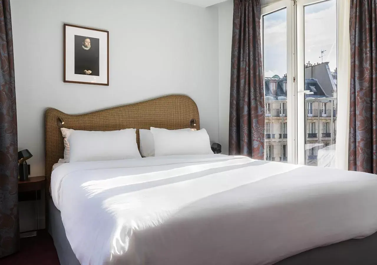 Bed in Hôtel Belloy Saint Germain