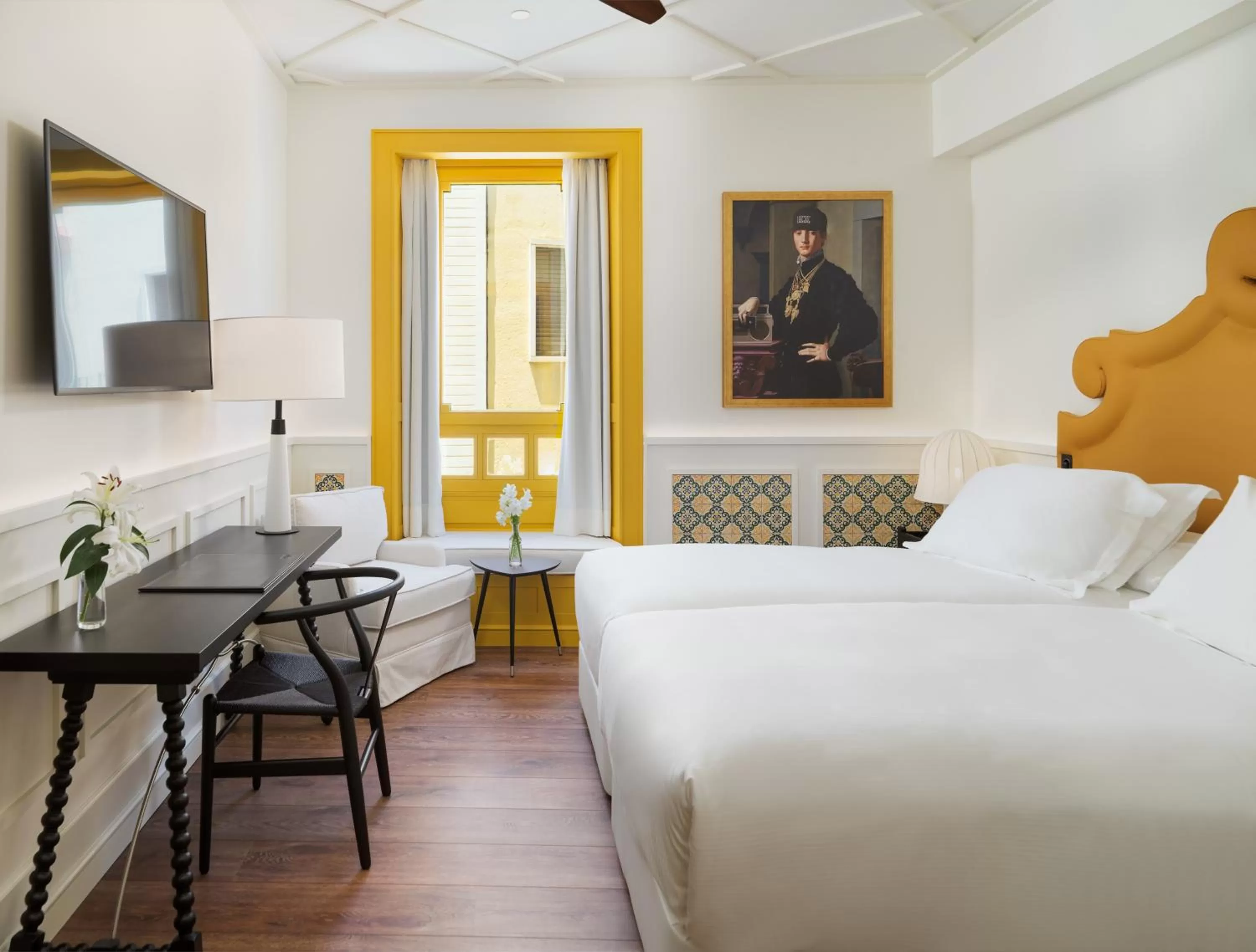 Photo of the whole room, Bed in H10 Casa de la Plata