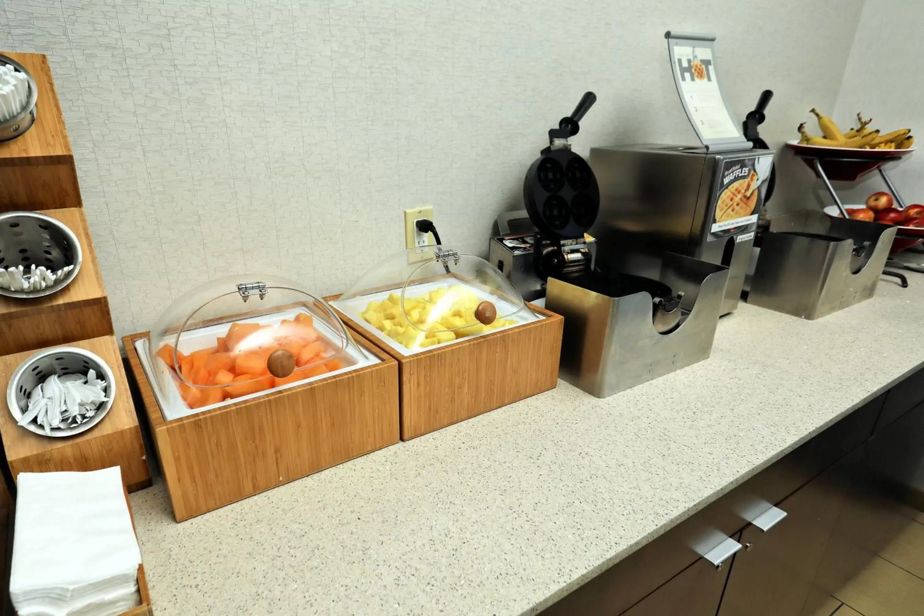 Breakfast, Kitchen/Kitchenette in Fairfield Inn & Suites by Marriott Harrisburg West/New Cumberland