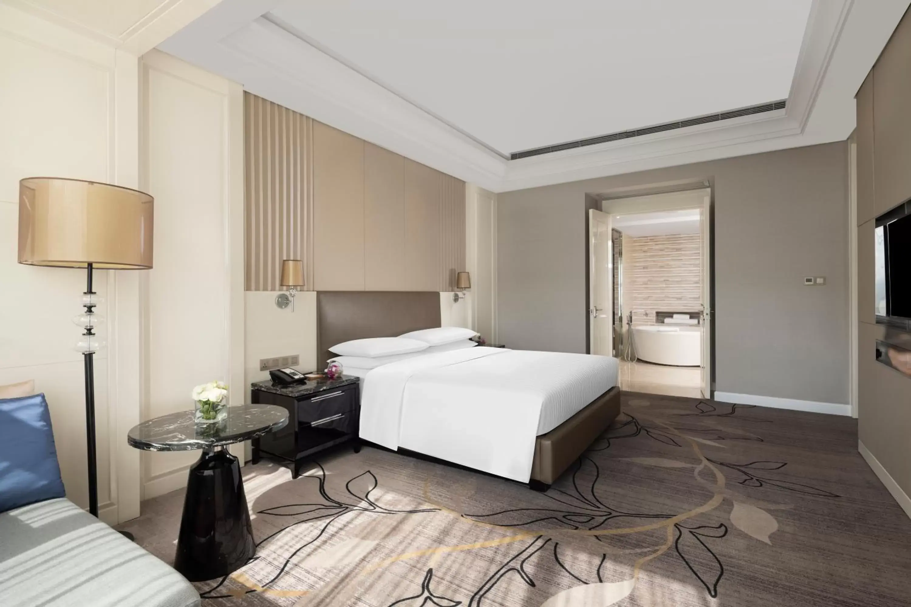 Bed in Zhejiang Taizhou Marriott Hotel