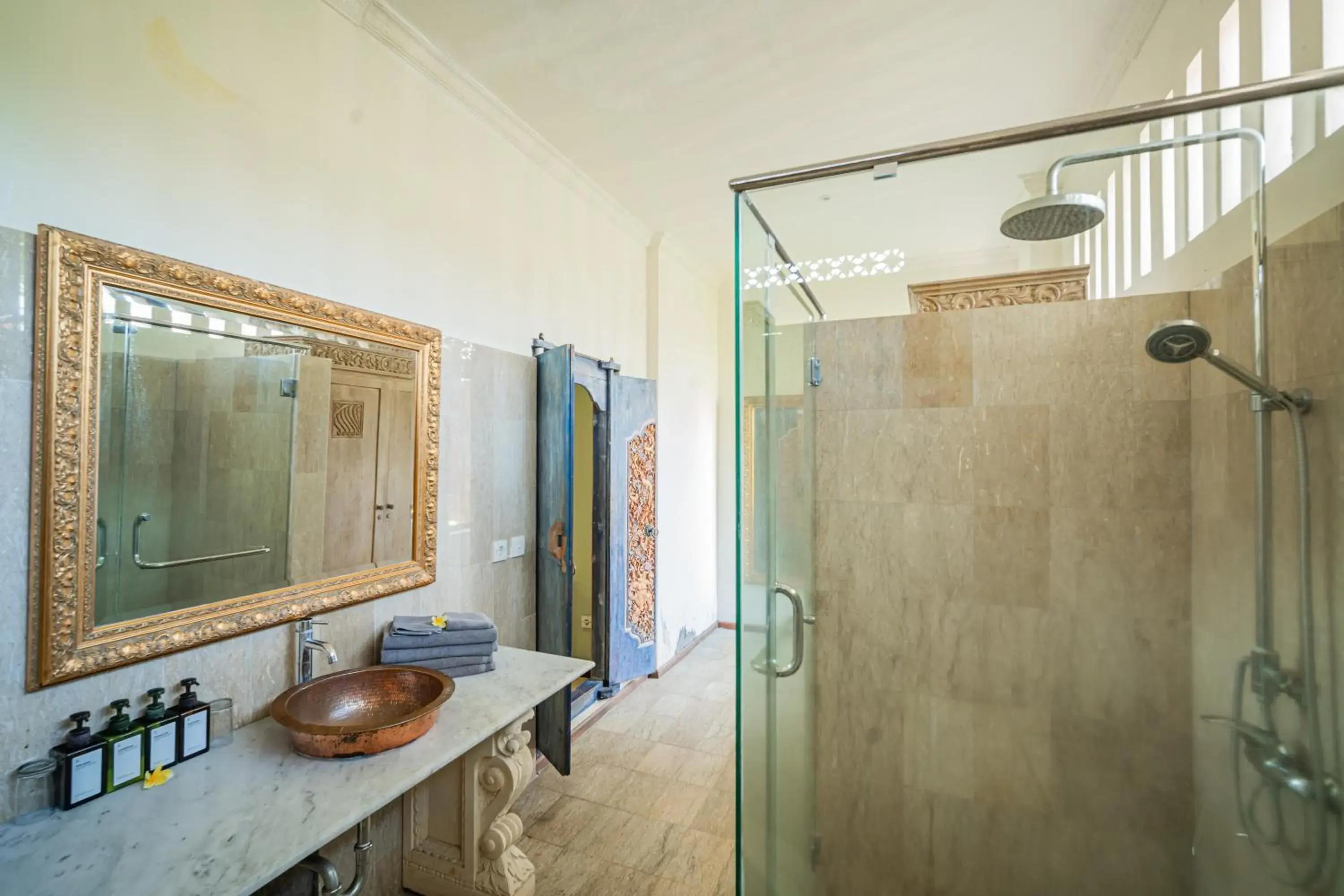 Bathroom in Honeymoon Guesthouse