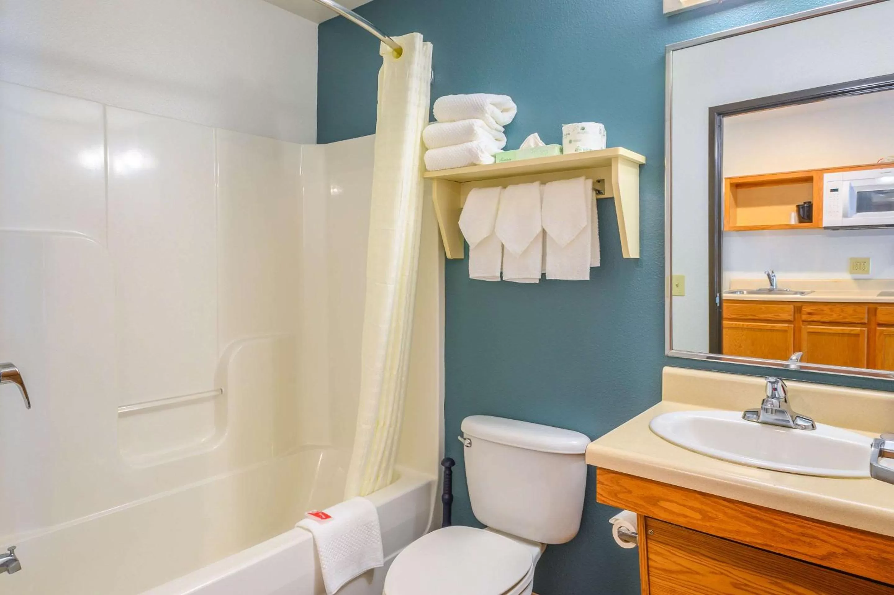 Bathroom in Econo Lodge Hammond