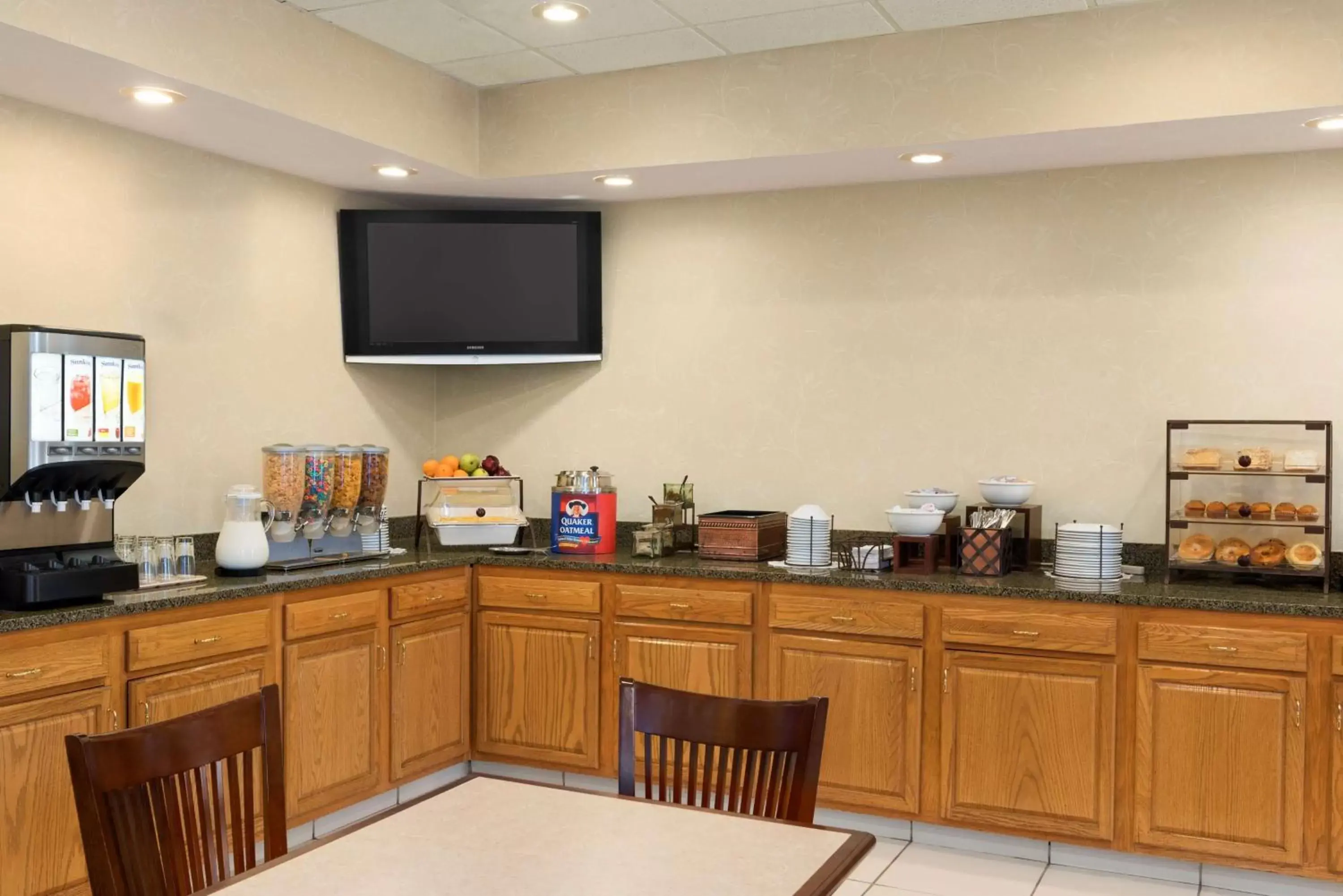 Restaurant/places to eat in Country Inn & Suites by Radisson, Paducah, KY