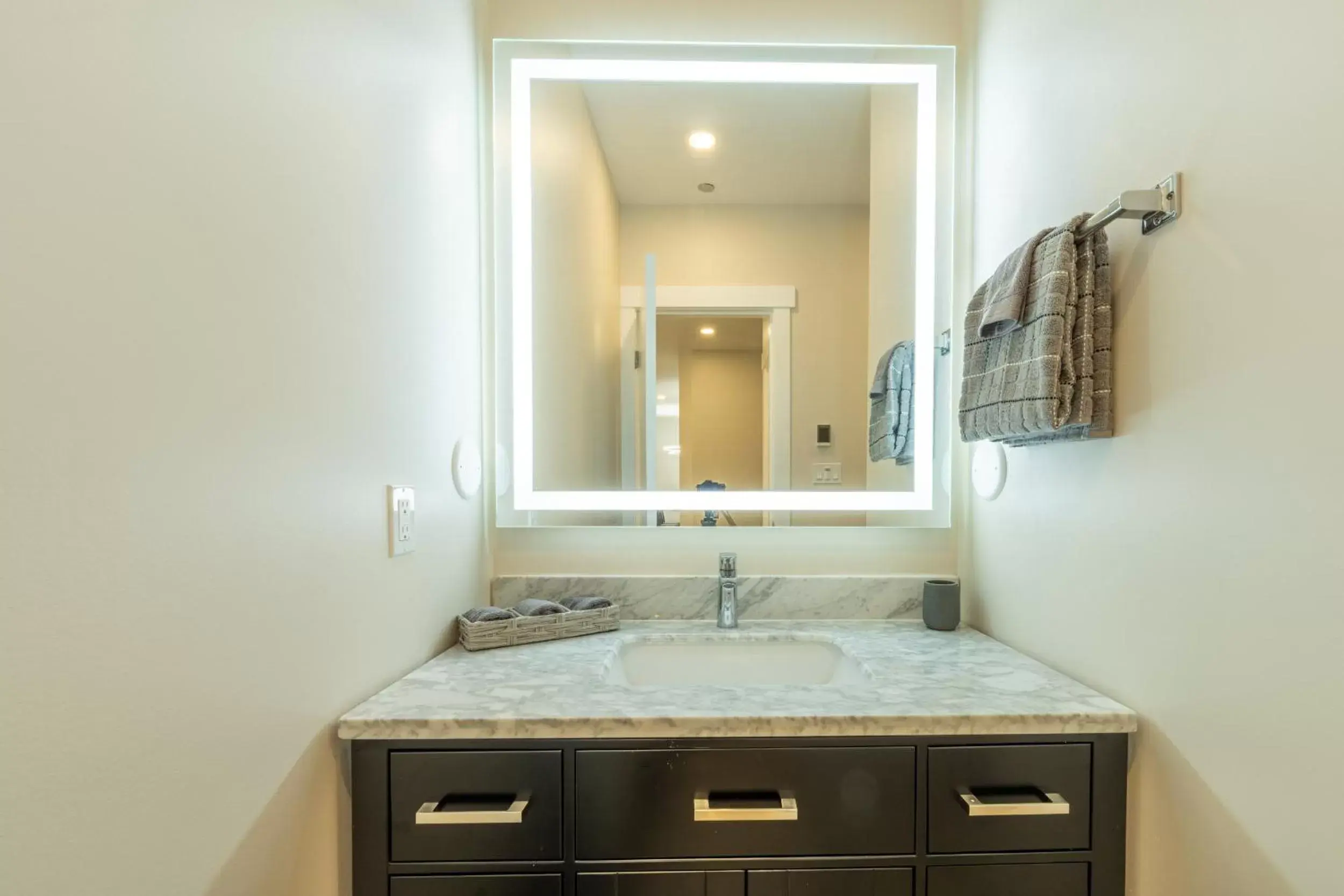 Bathroom in Quality Inn Sunshine Suites