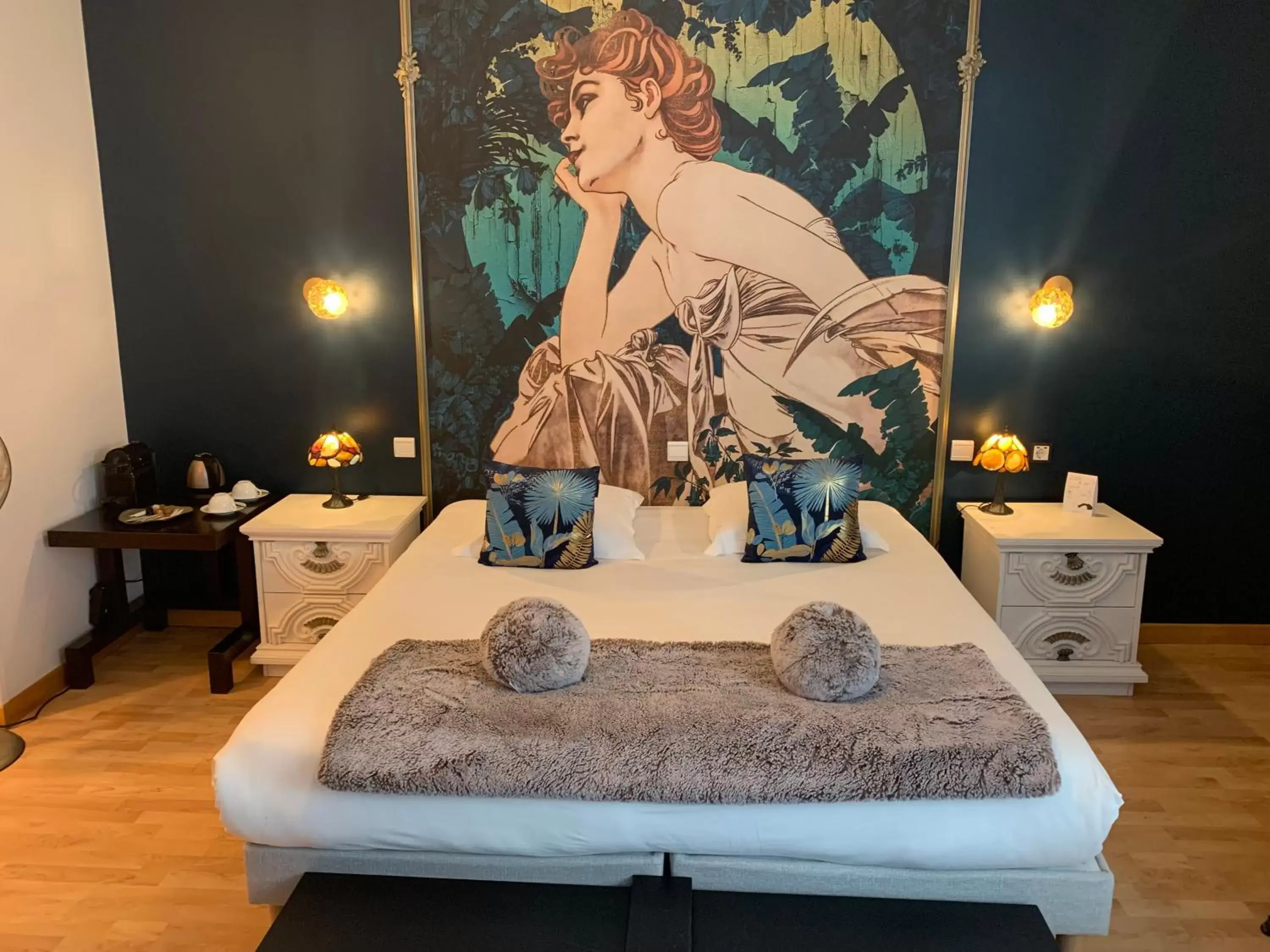 Photo of the whole room, Bed in Hôtel Vintage