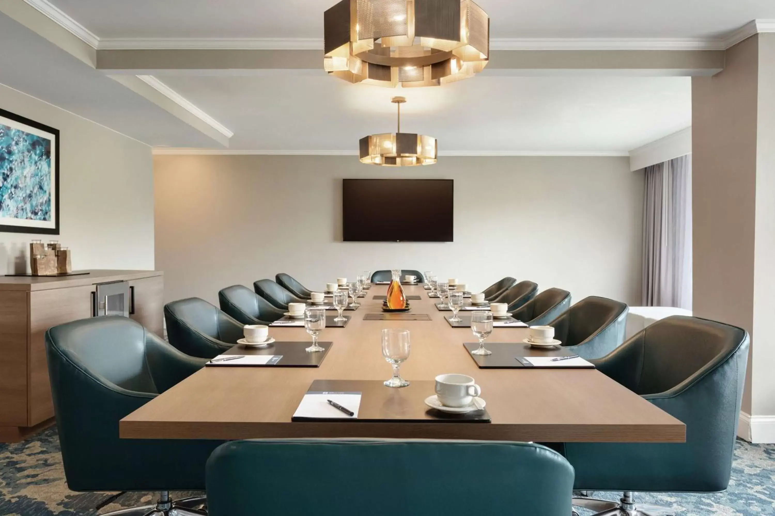 Dining area in Hotel Ballast Wilmington, Tapestry Collection by Hilton