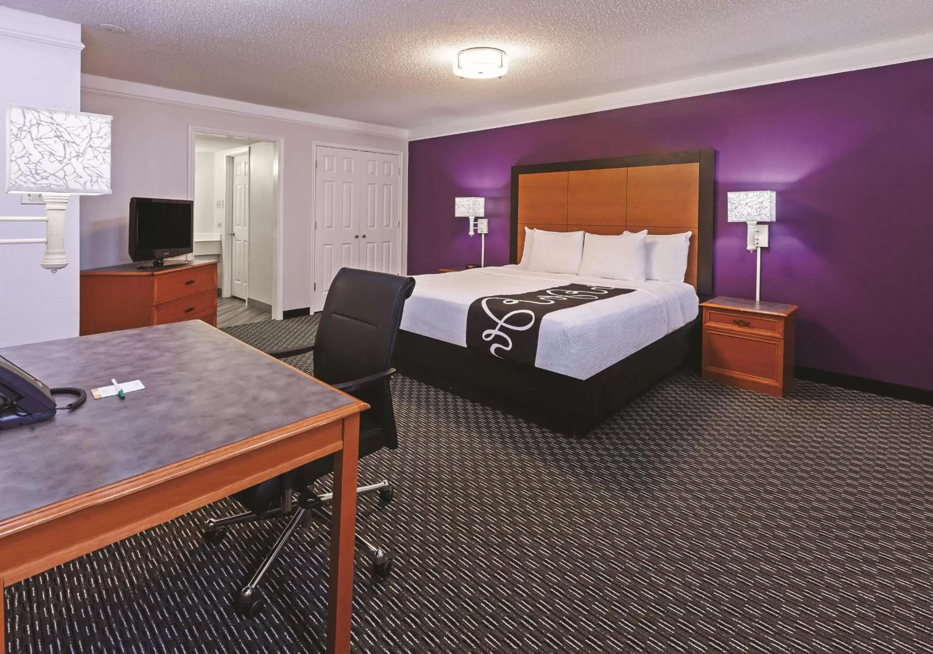 Photo of the whole room, Bed in La Quinta Inn & Suites by Wyndham And Conference Center San Angelo