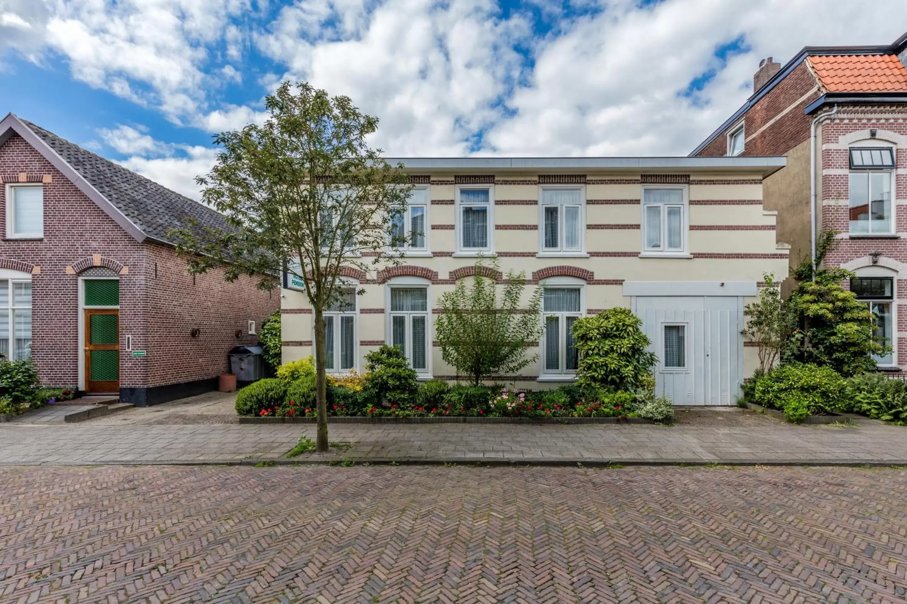 Facade/entrance, Property Building in Hotel Randenbroek