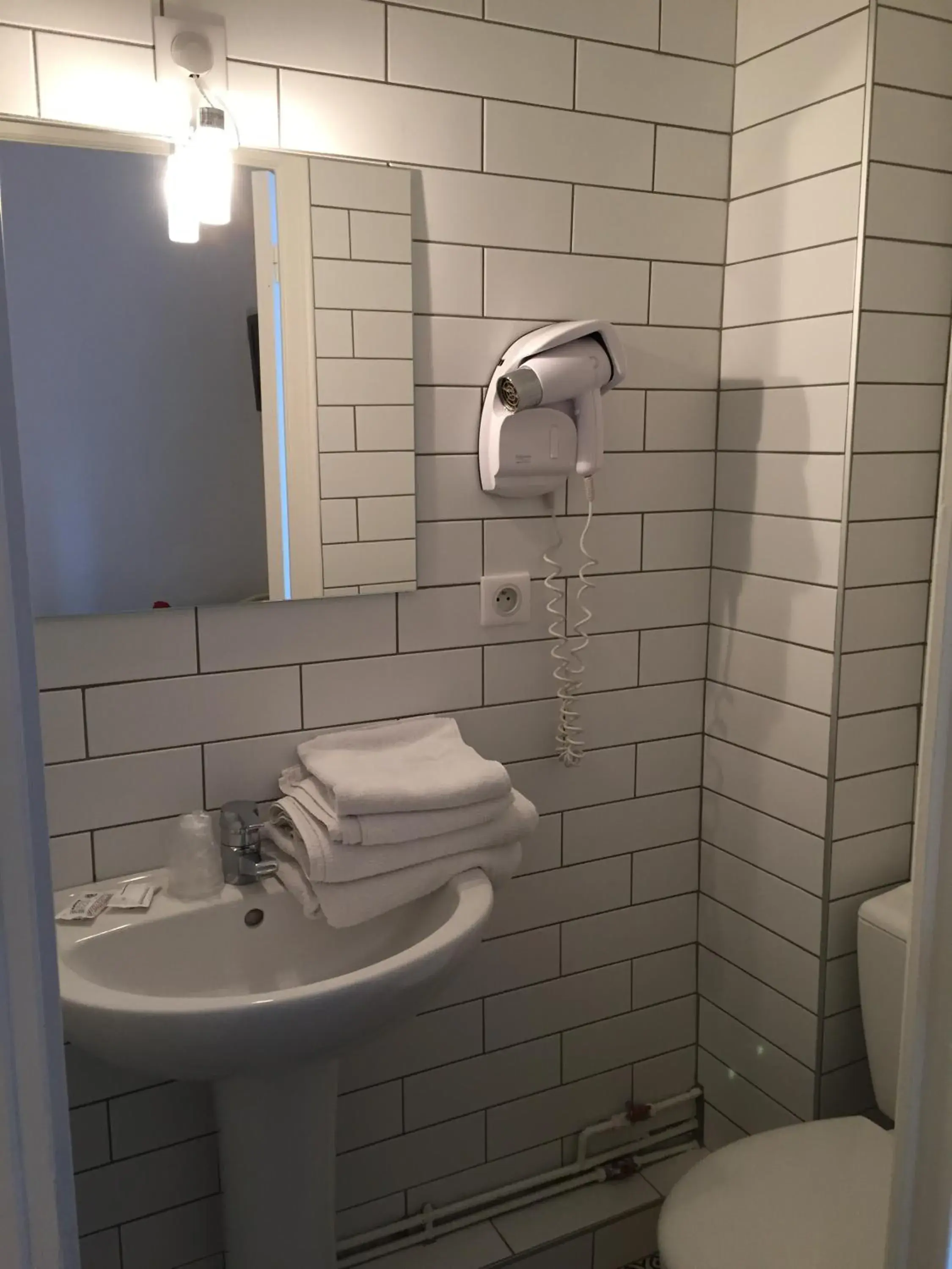Shower, Bathroom in Au Patio Morand
