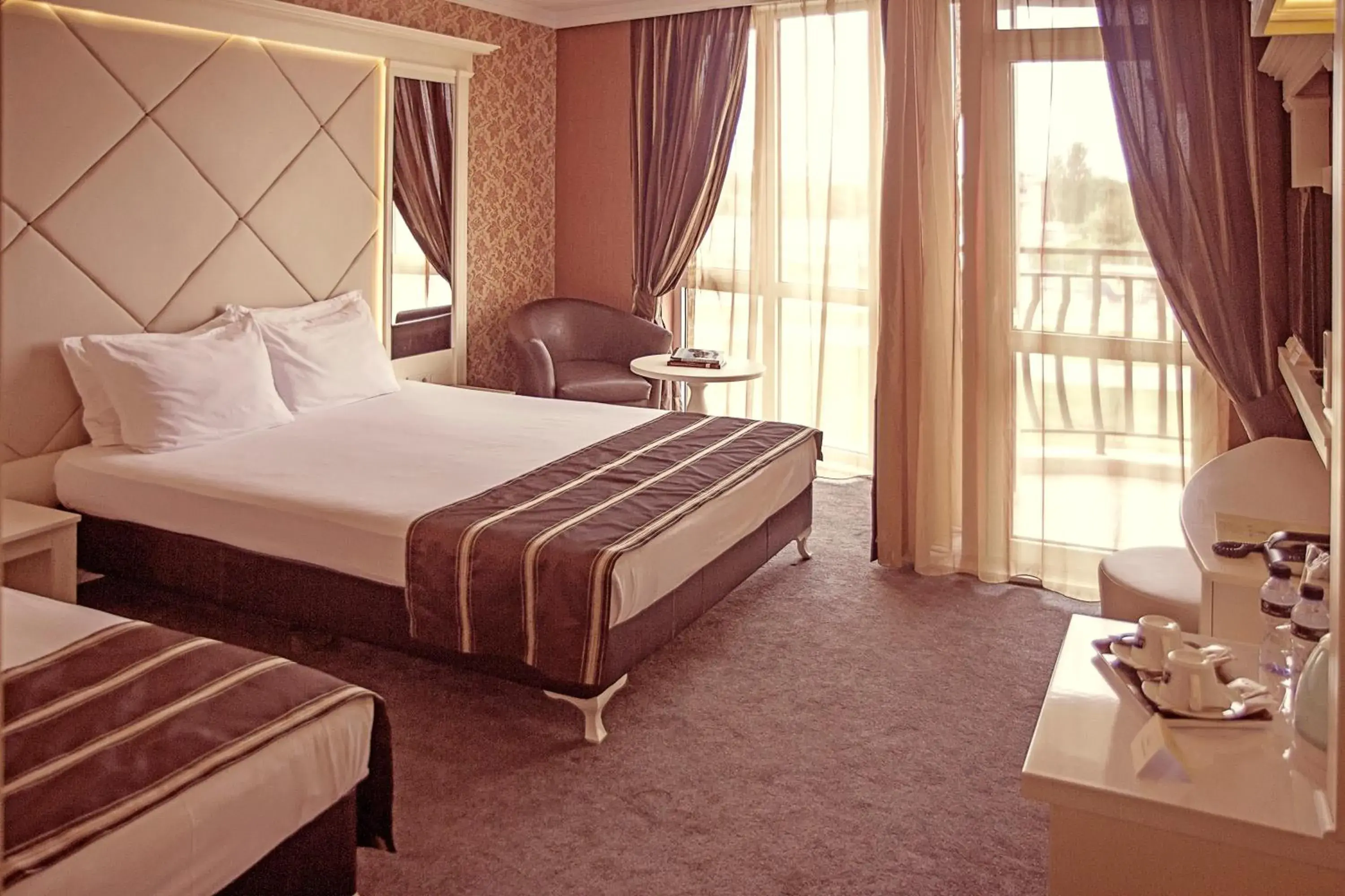 Balcony/Terrace, Bed in Park Hotel Plovdiv