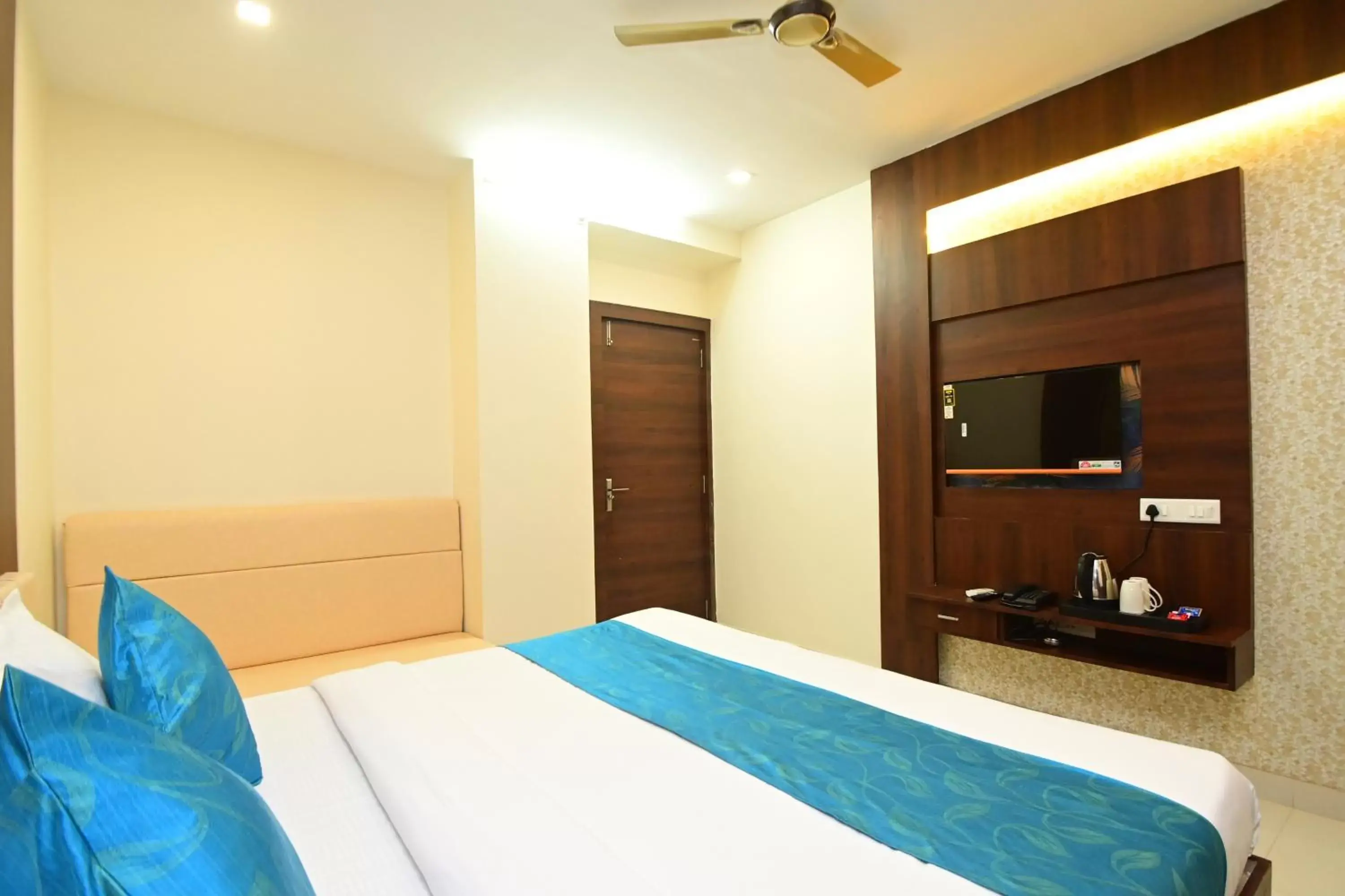 King Room - single occupancy in Hotel Hallmark By THC Group King Room - single occupancy in Hotel Hallmark By THC Group