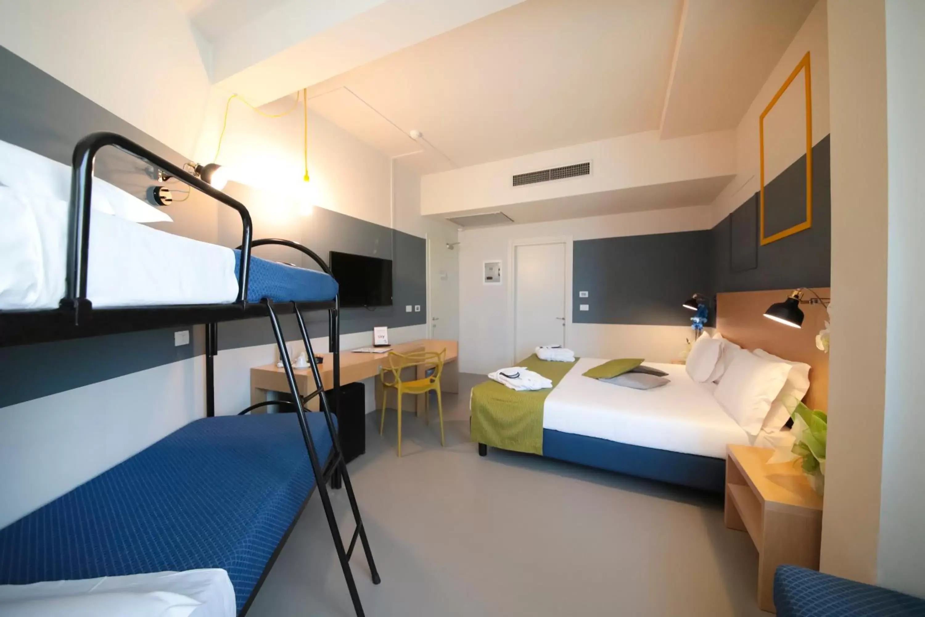 Photo of the whole room, Bunk Bed in Best Western Hotel Cristallo Mantova