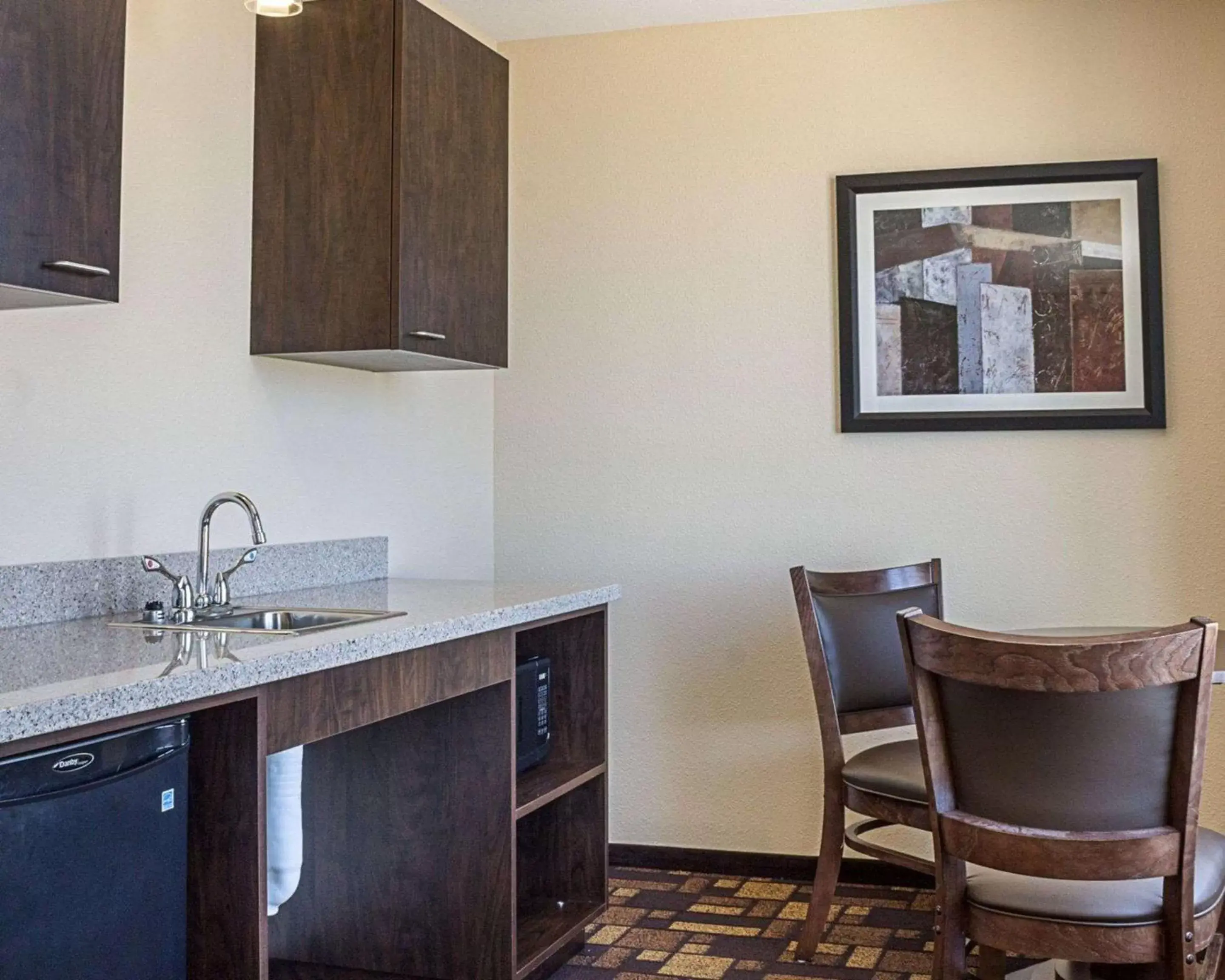 Photo of the whole room, Kitchen/Kitchenette in Quality Inn & Suites