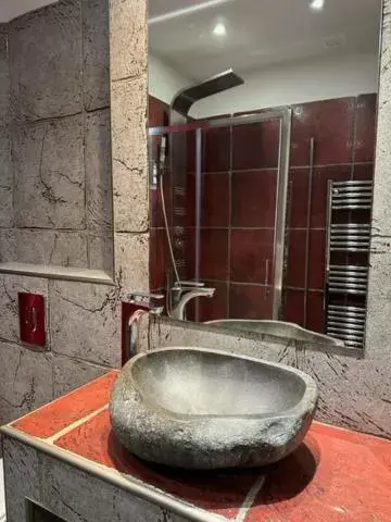 Bathroom in Hôtel Les Voyageurs