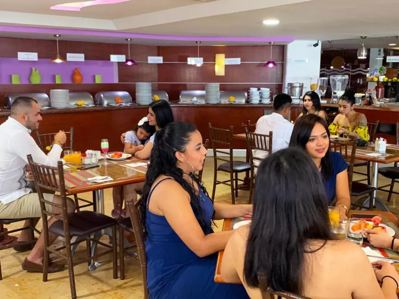 Staff, Restaurant/Places to Eat in Hotel Lois Veracruz