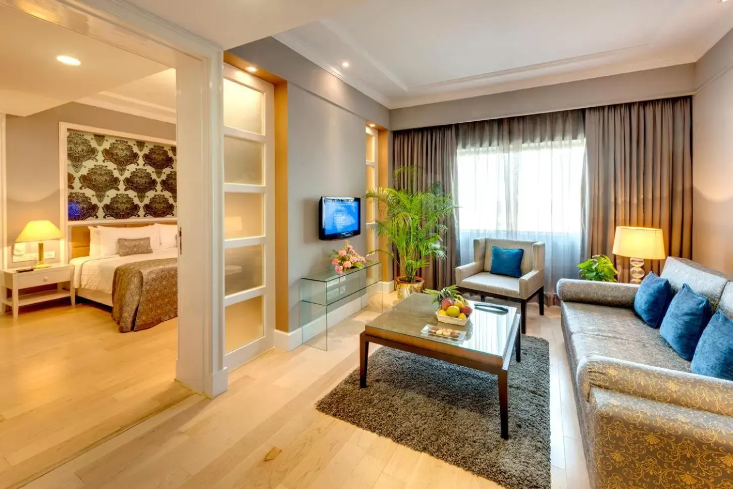 TV and multimedia, Bed in Kenilworth Hotel, Kolkata TV and multimedia, Bed in Kenilworth Hotel, Kolkata