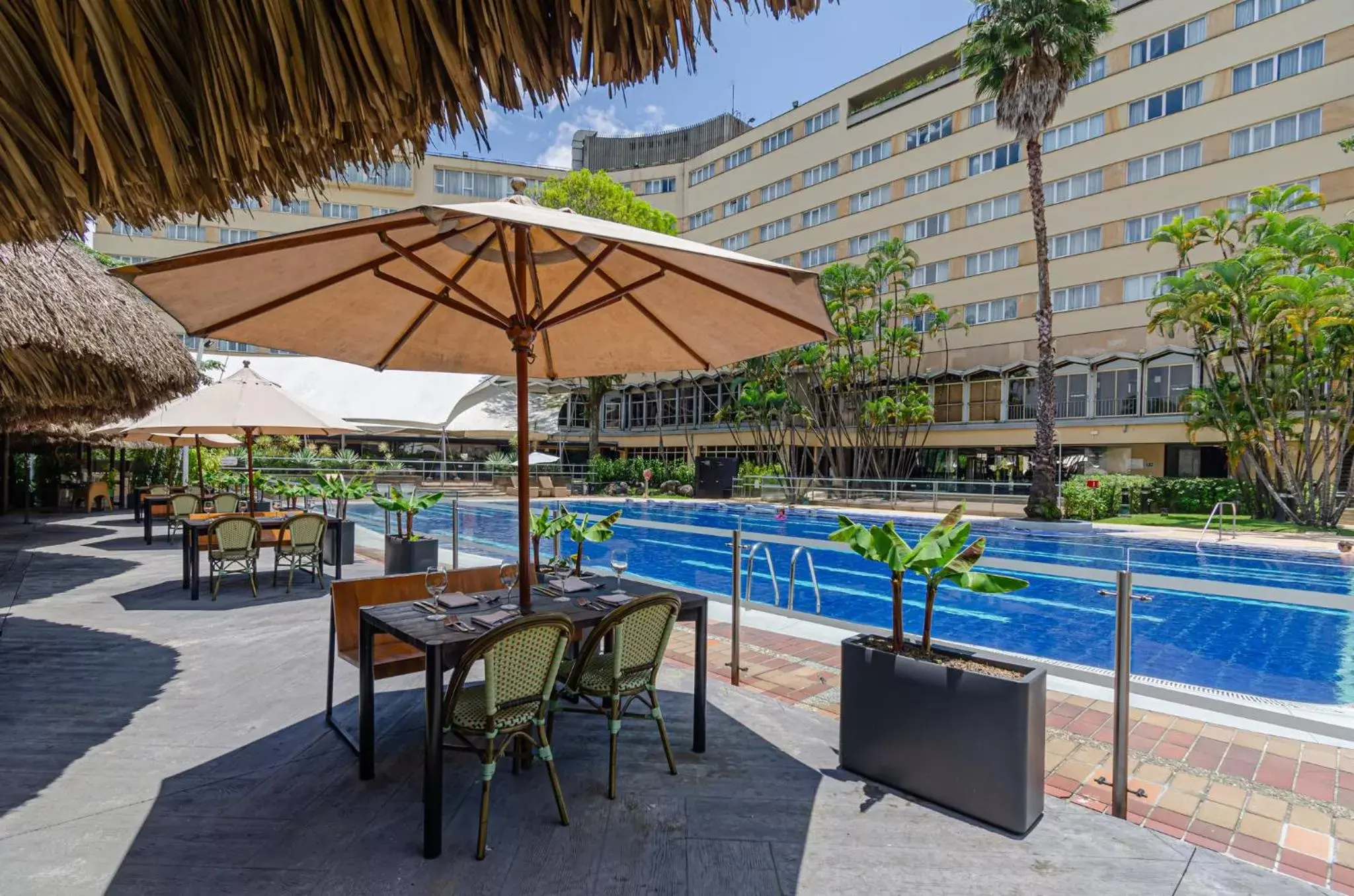 Restaurant/places to eat, Swimming Pool in Hotel Intercontinental Medellín, an IHG Hotel