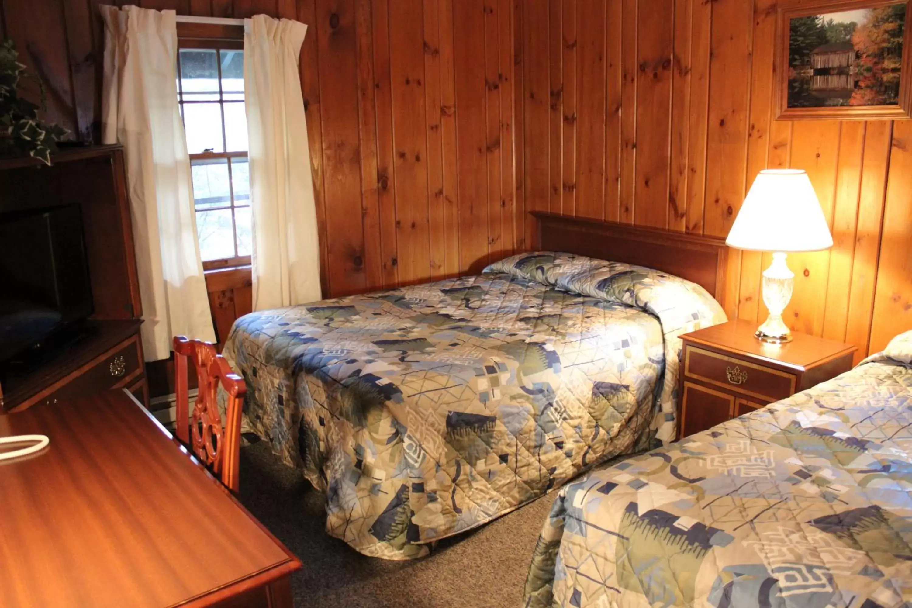 Bed in Nootka Lodge