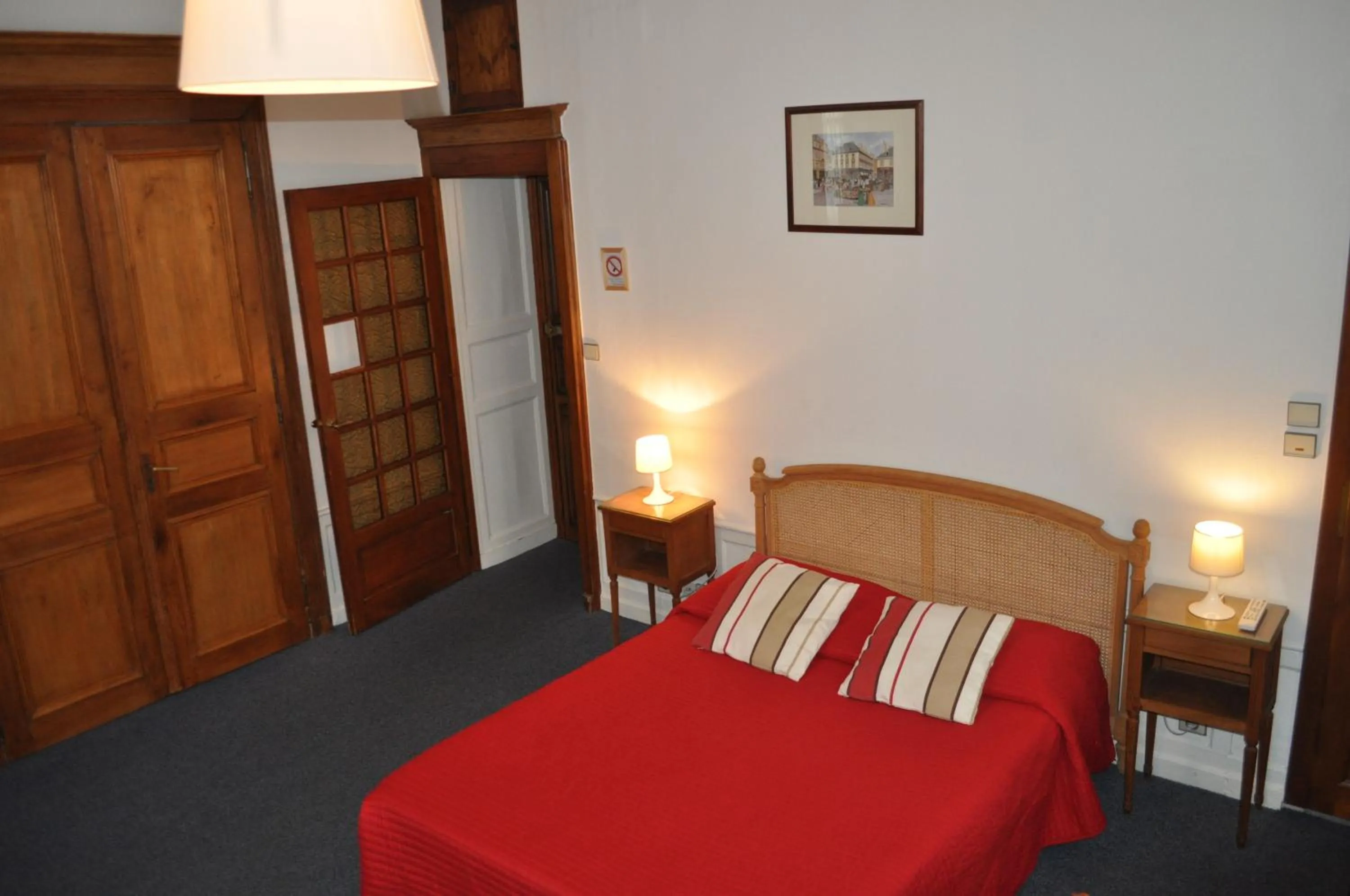 Photo of the whole room in Hôtel du Centre