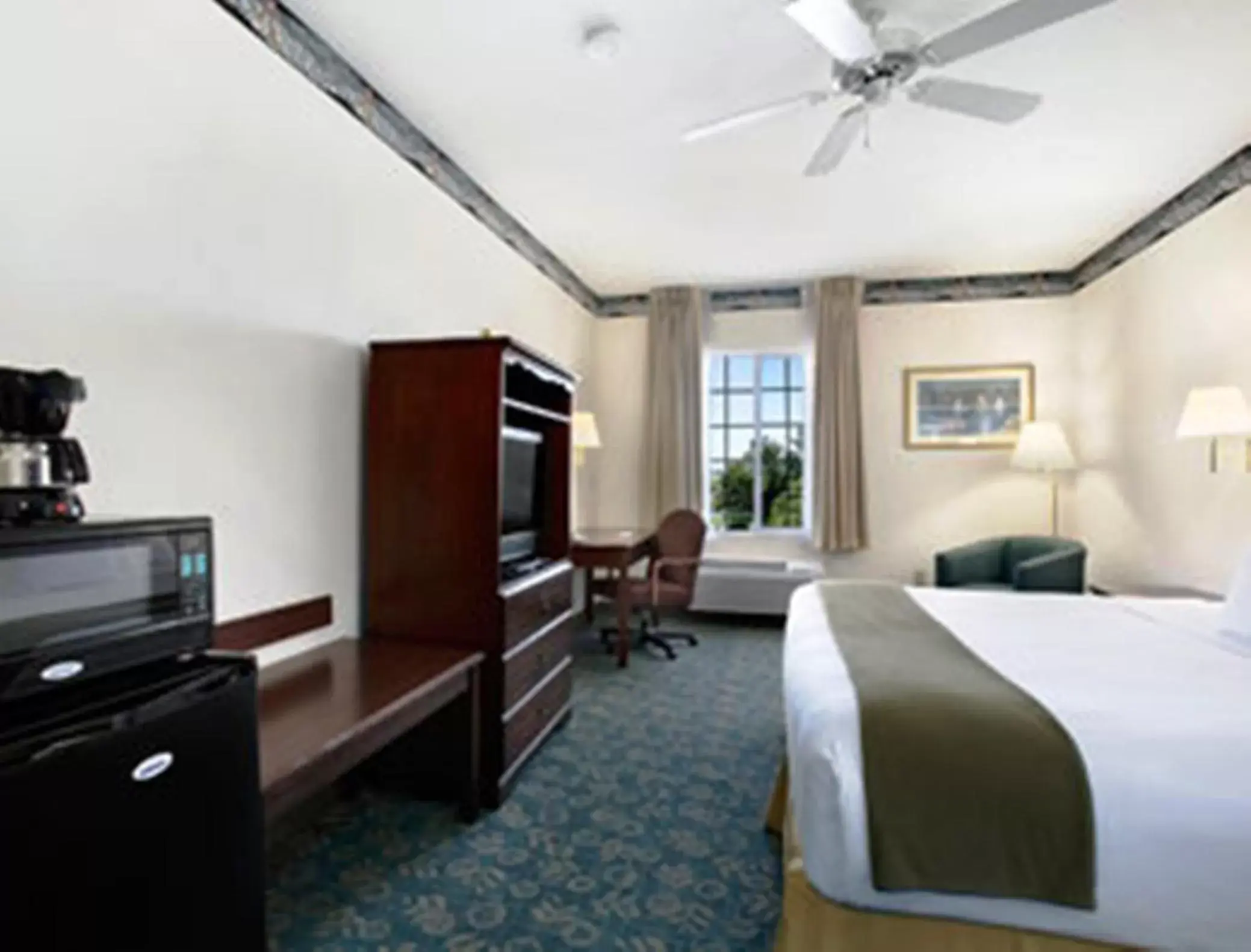 Photo of the whole room in Ramada by Wyndham Williams Photo of the whole room in Ramada by Wyndham Williams