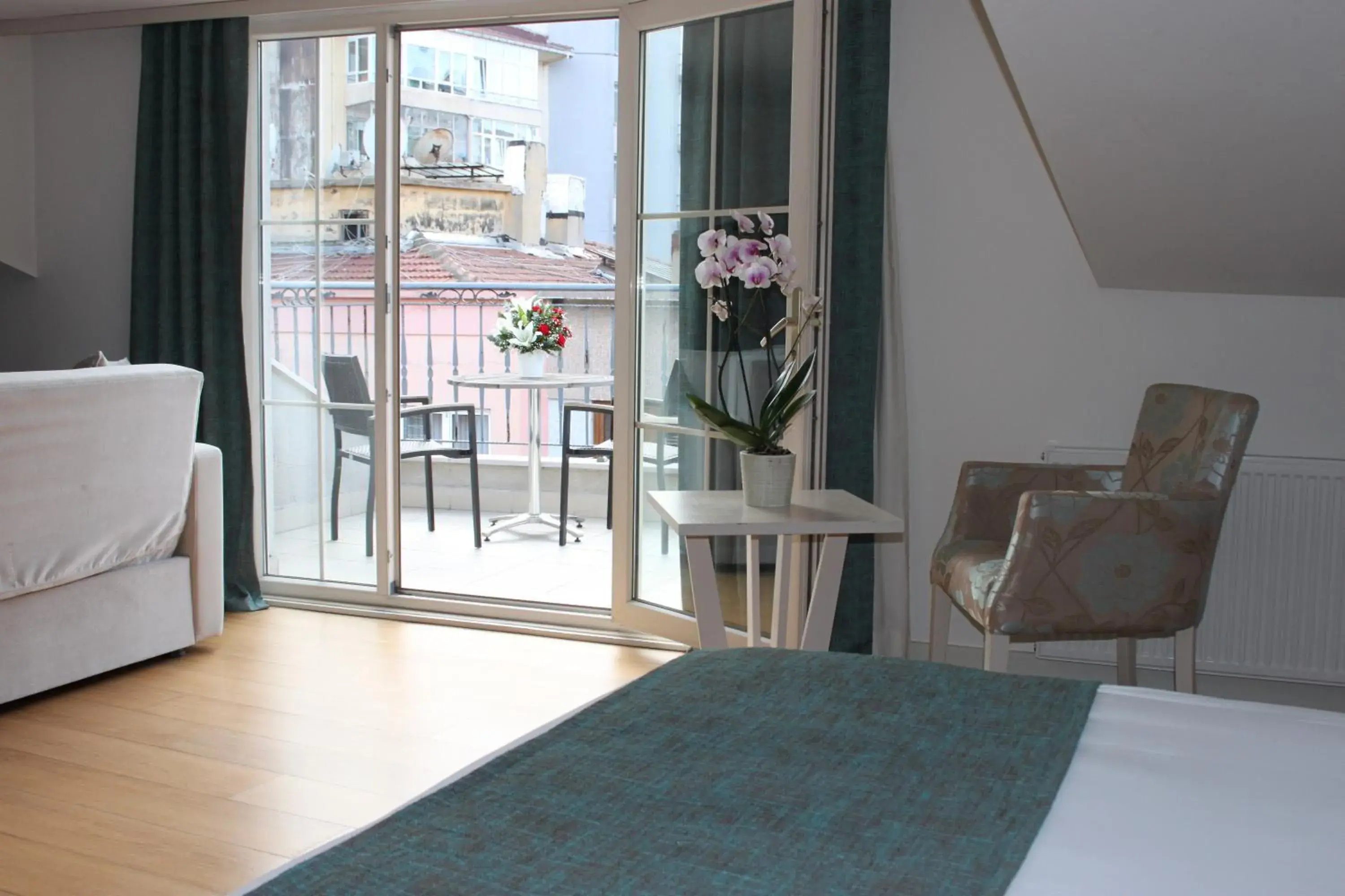Balcony/Terrace, Seating Area in Turkuaz Suites Bosphorus