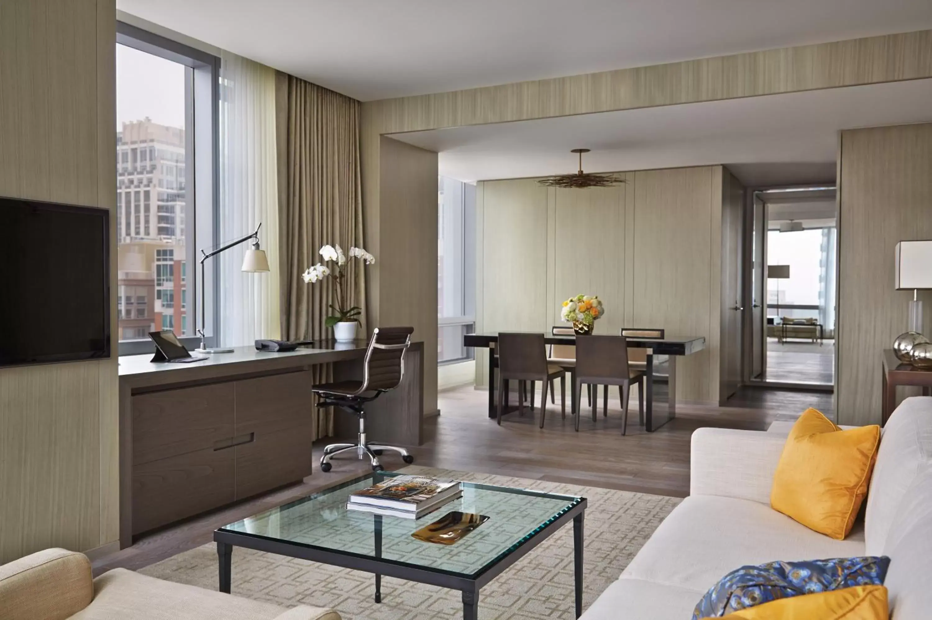 TV and multimedia, Seating Area in Four Seasons Hotel Toronto at Yorkville