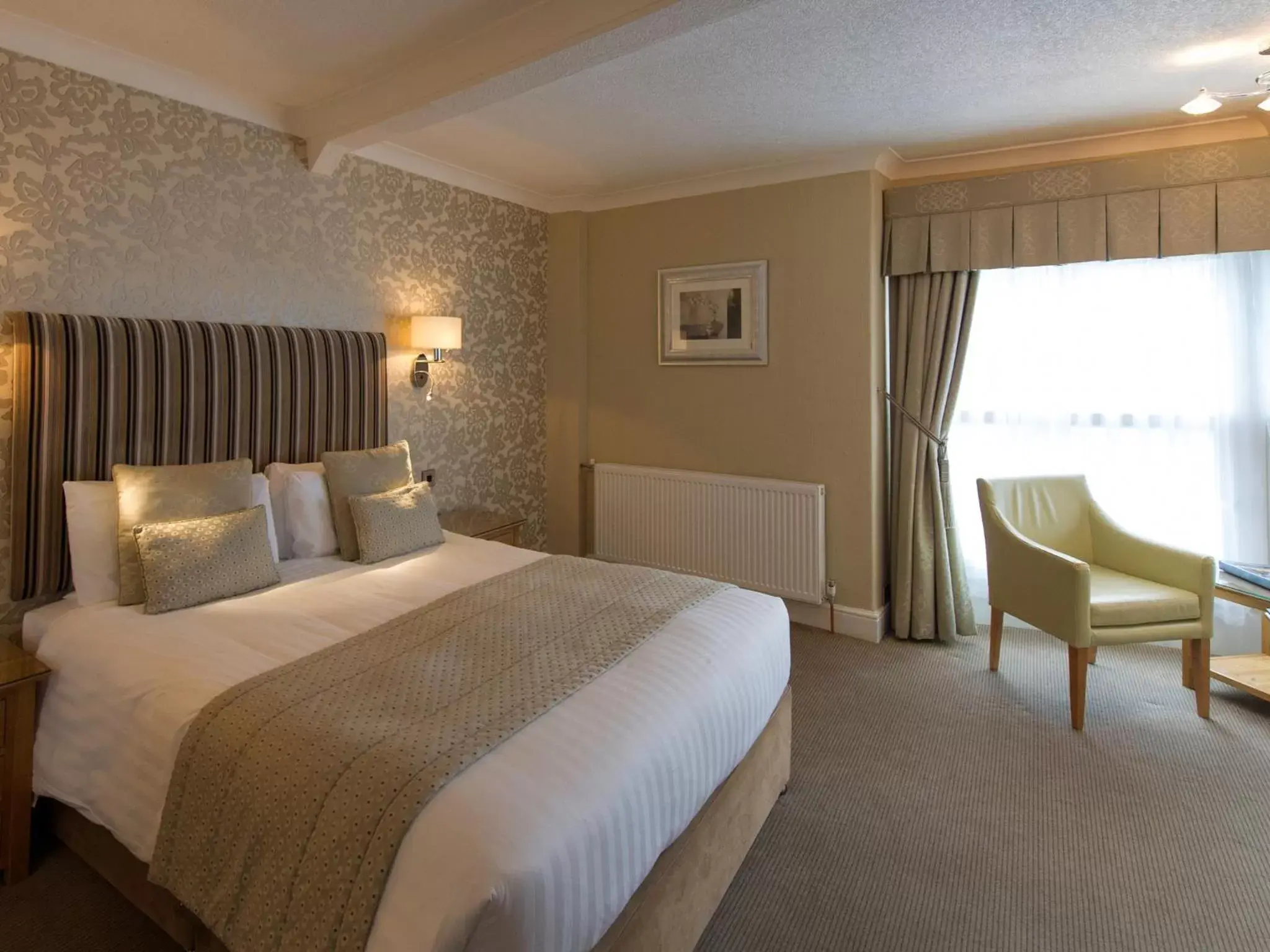 Bathroom, Bed in The Royal & Fortescue Hotel