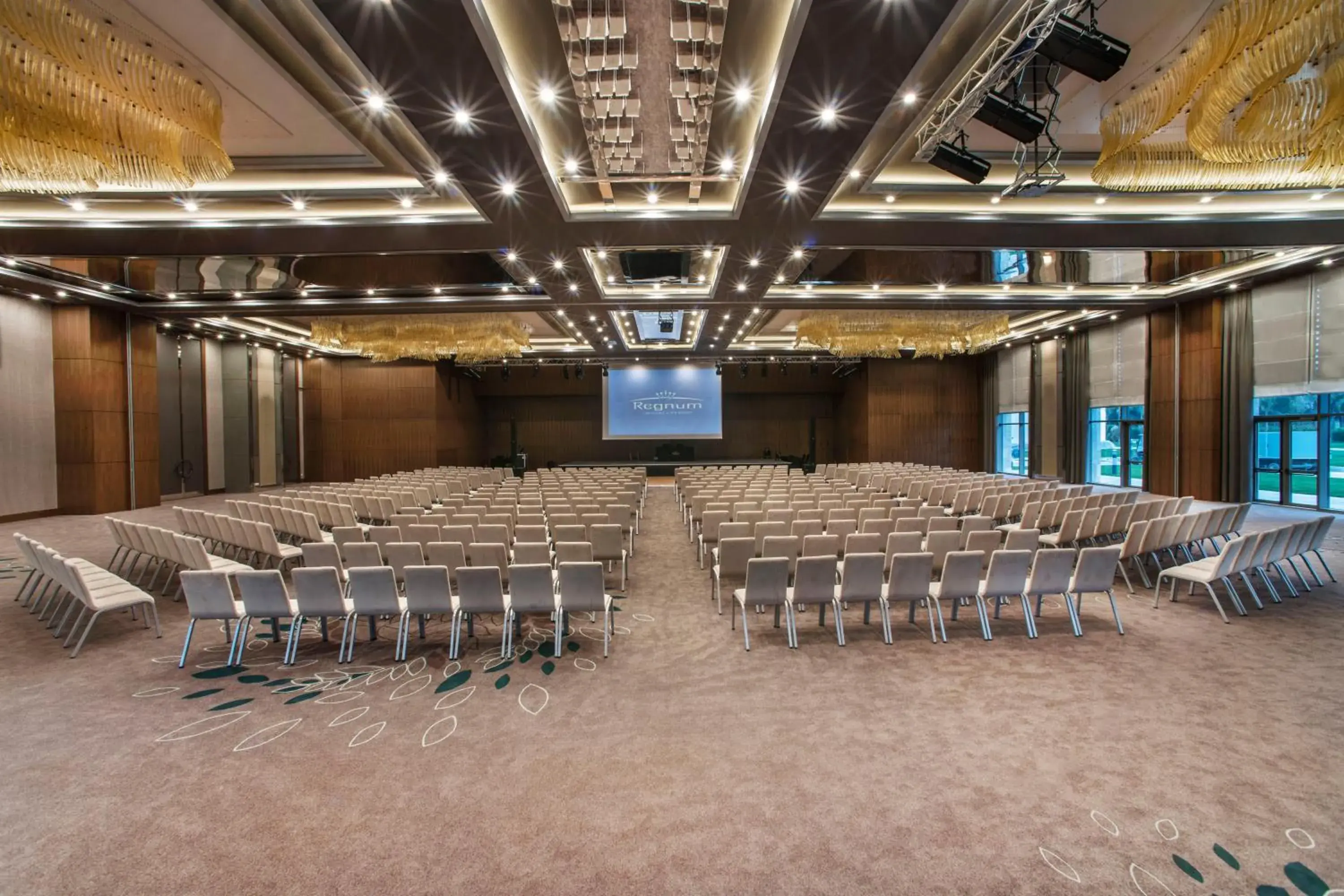 Business facilities in Regnum Carya