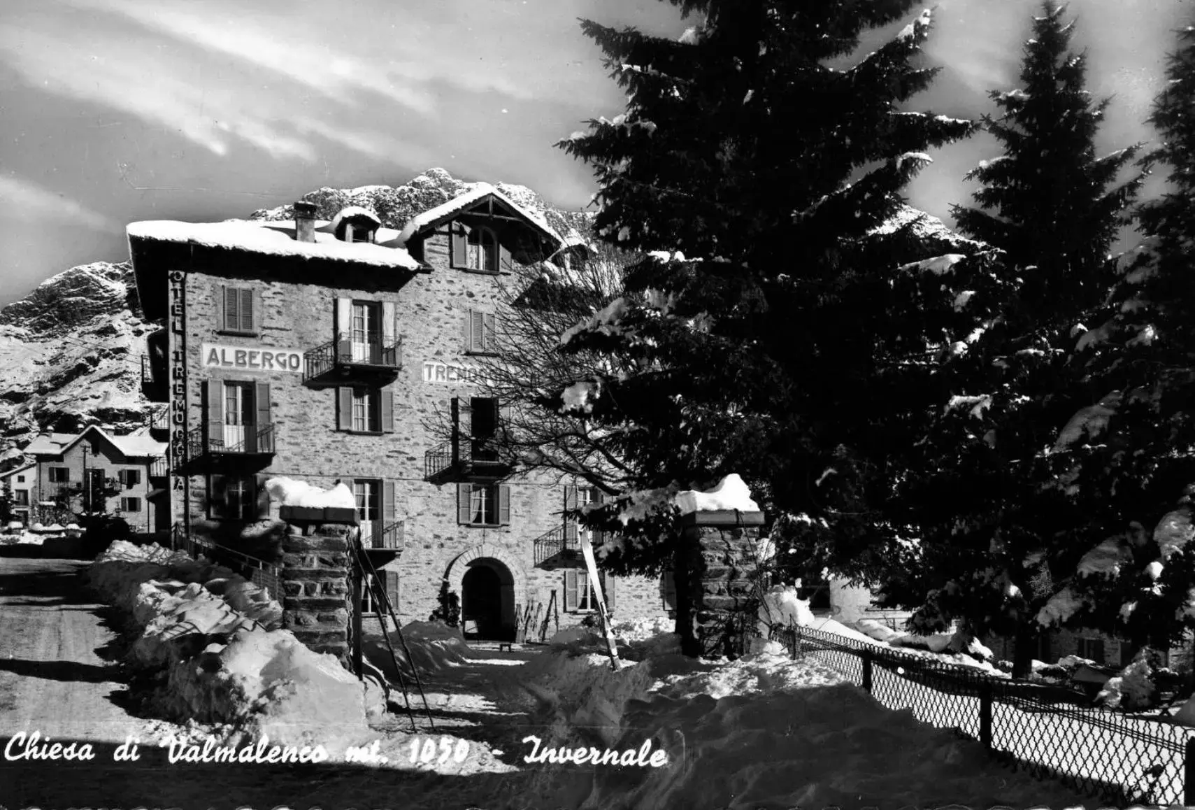 Facade/entrance, Winter in Hotel Tremoggia