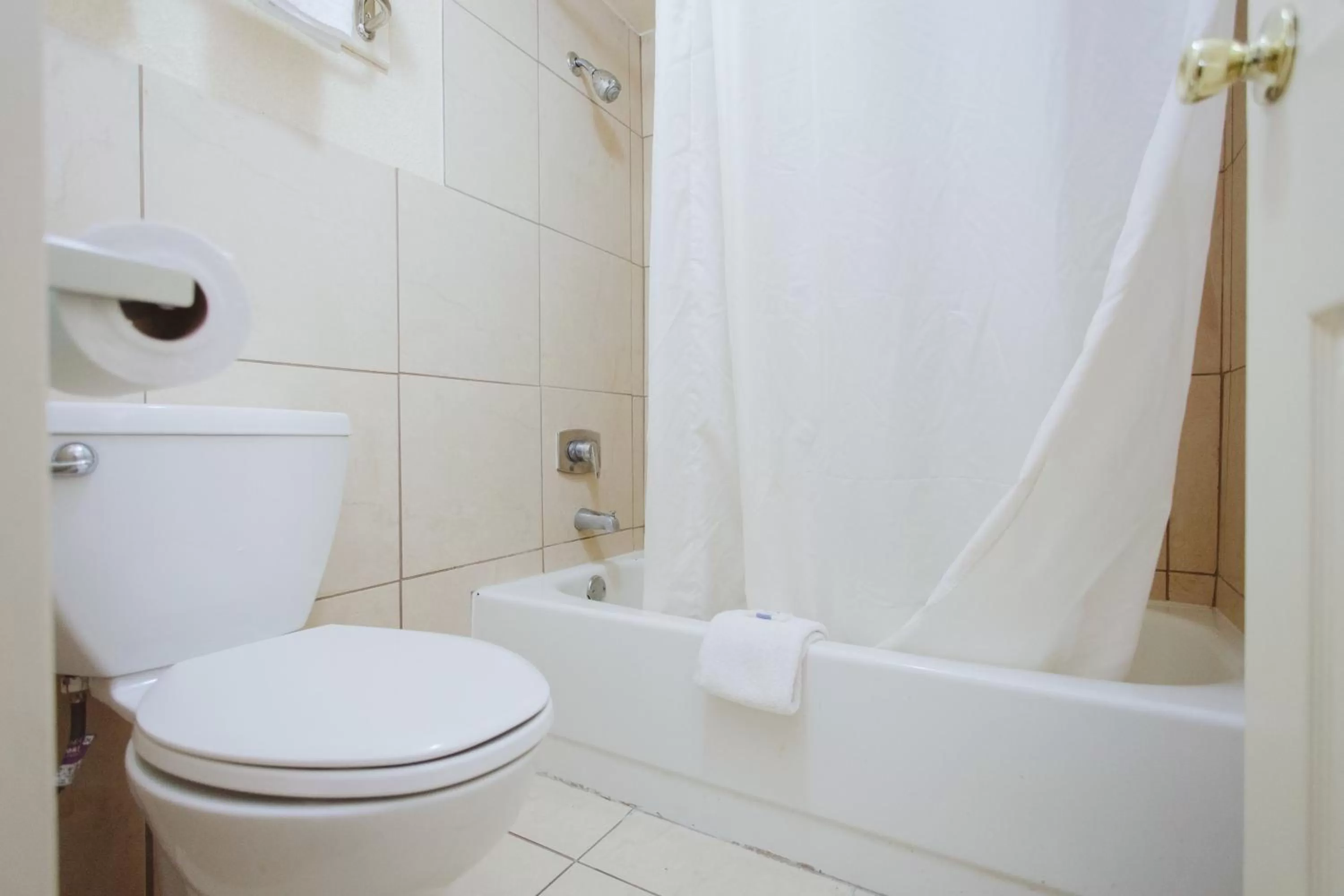 Bath, Bathroom in Space City Inn