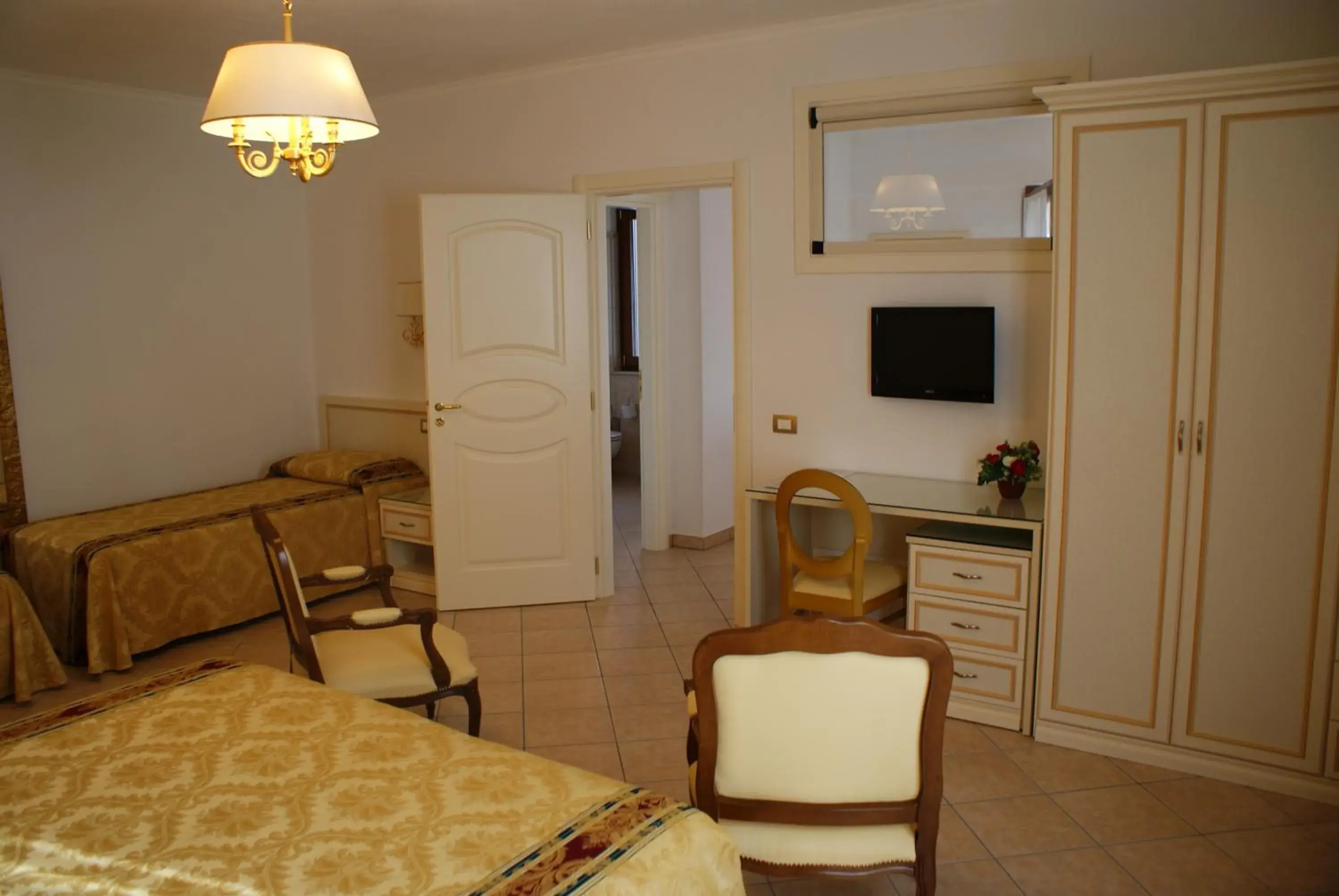 Photo of the whole room, Seating Area in Hotel Ristorante Borgo La Tana