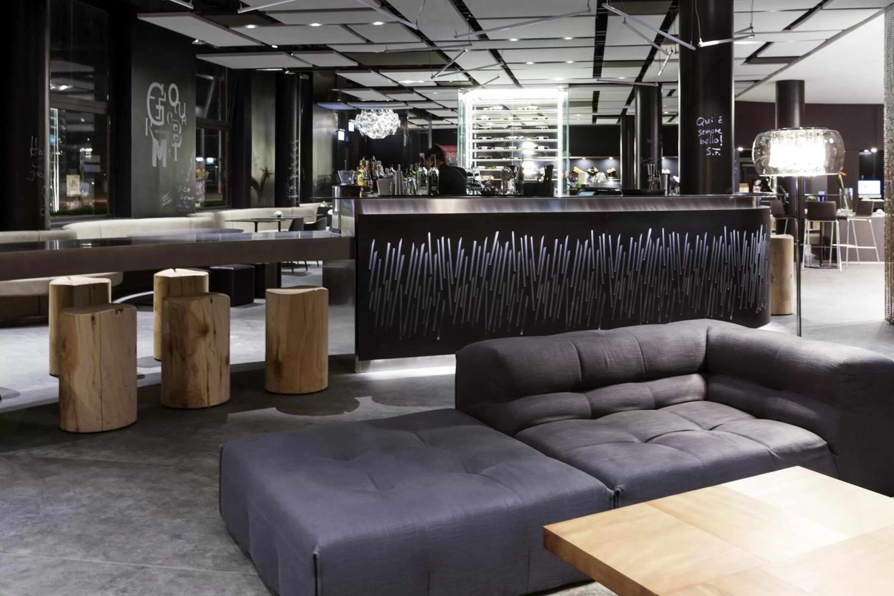 Lounge or bar in Novotel Bern Expo