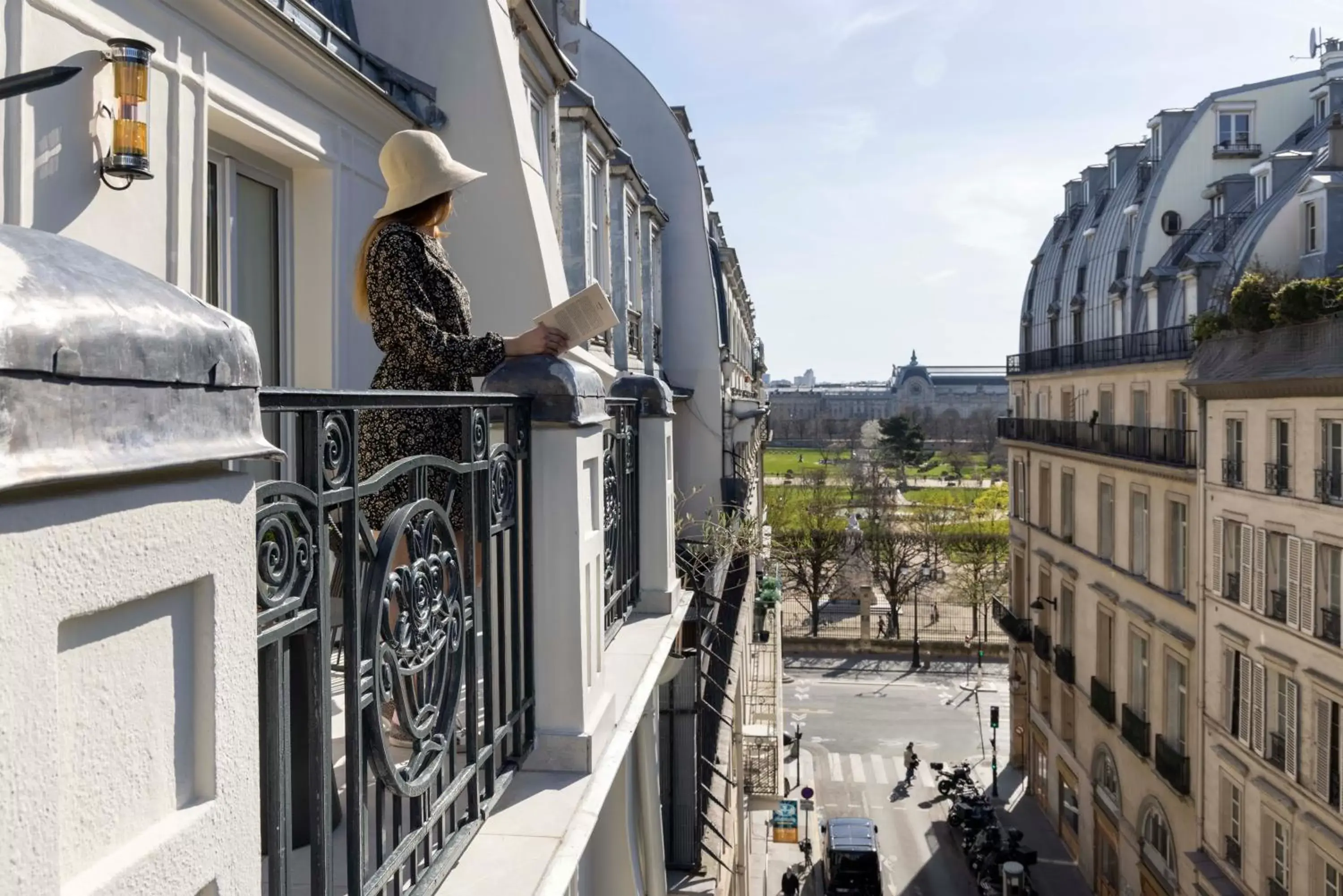 Neighbourhood, Balcony/Terrace in Hotel Louvre Montana