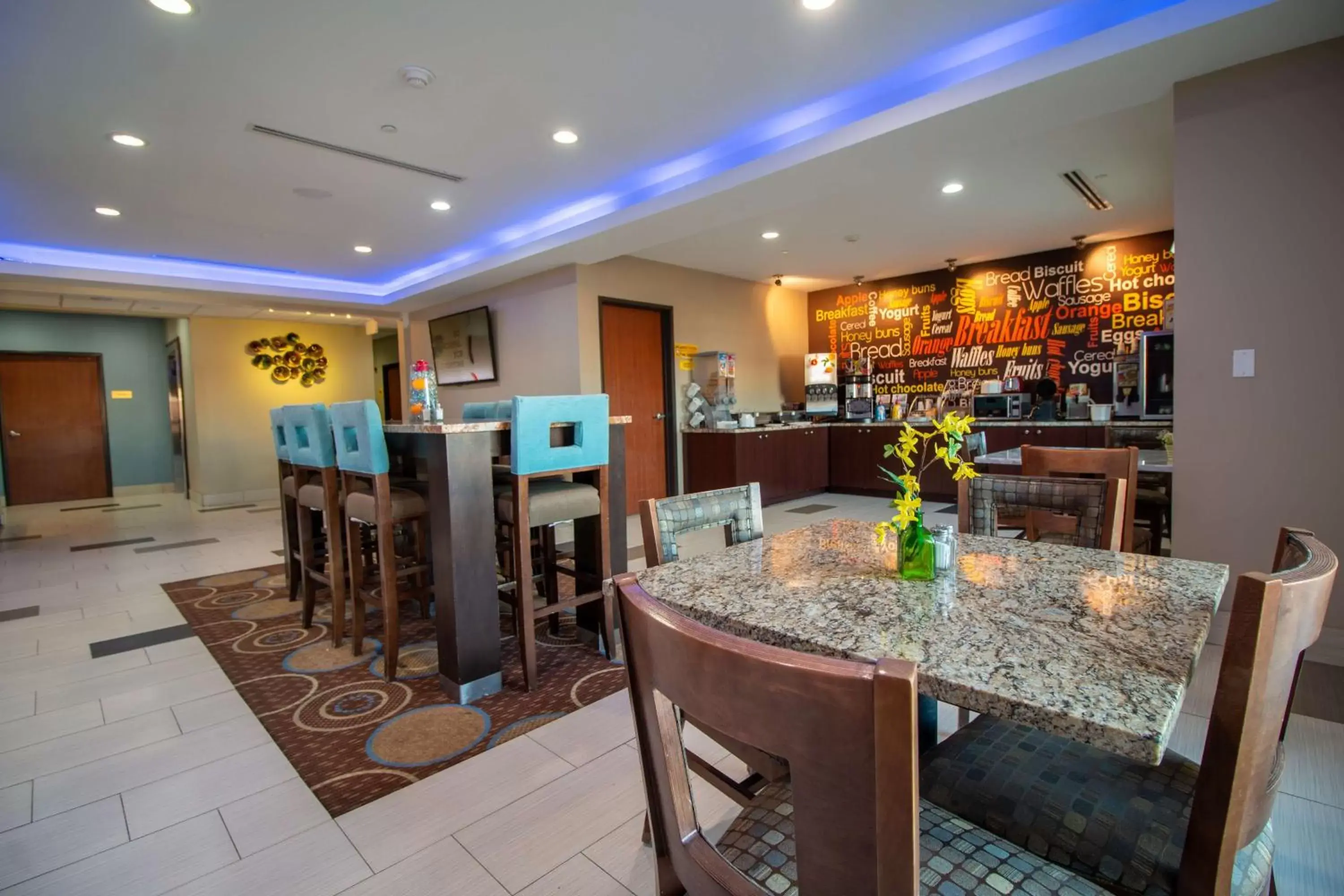 Restaurant/Places to Eat in SureStay Plus Hotel by Best Western Owasso Tulsa North